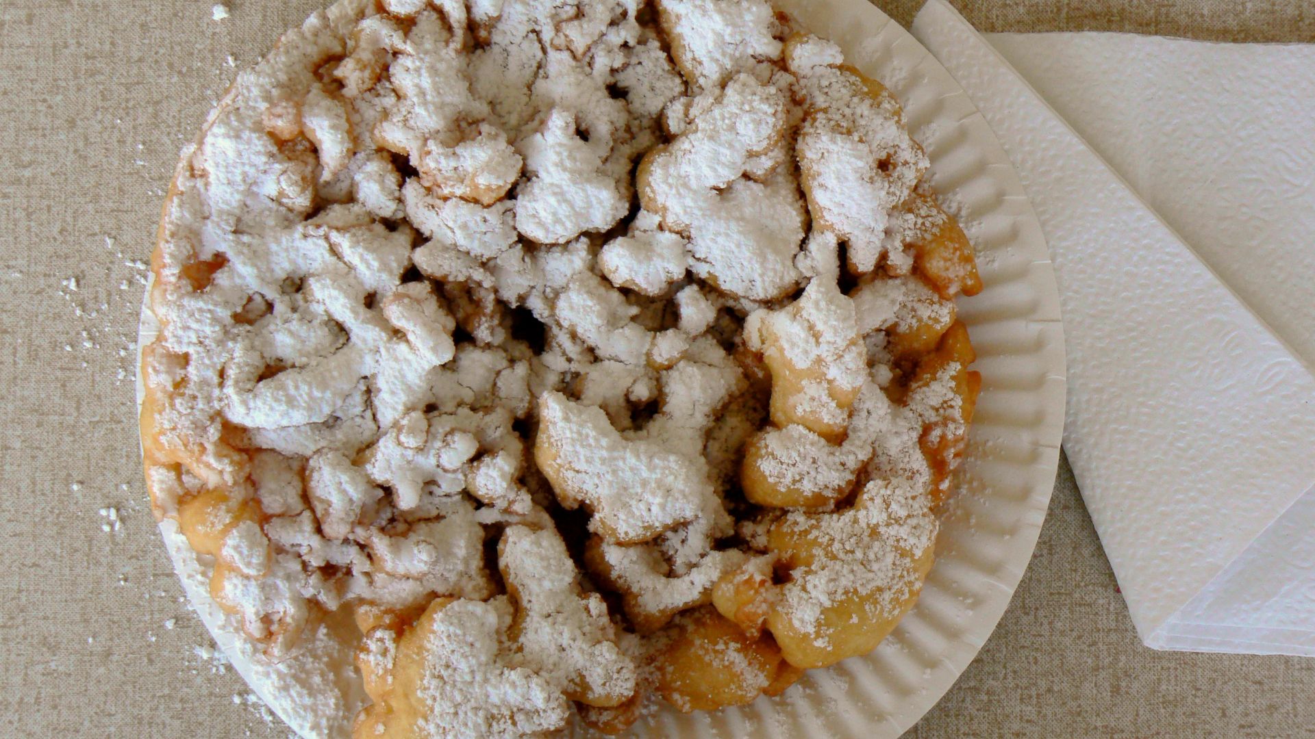 File:A funnel cake on a paper plate.jpg