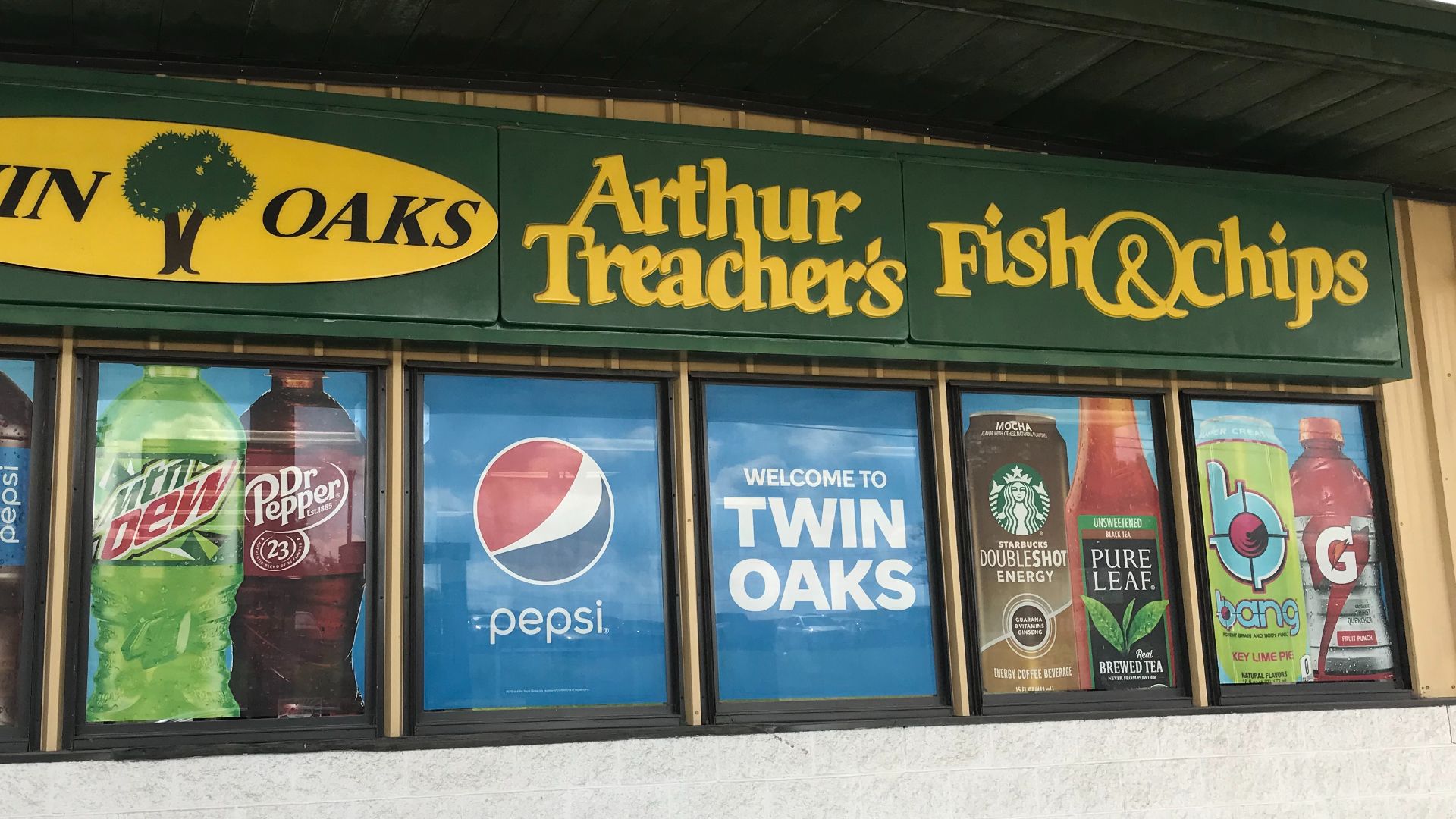 File:Twin Oaks Convienience Store with Attached Arthur Treacher's.jpg
