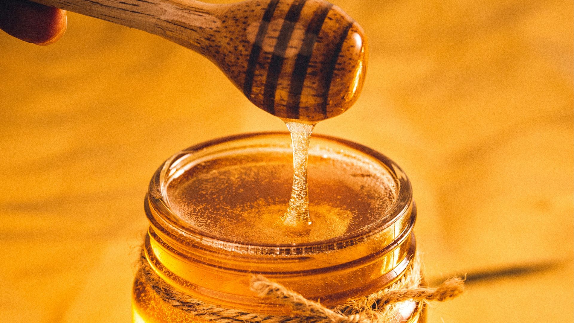 clear glass jar with brown liquid