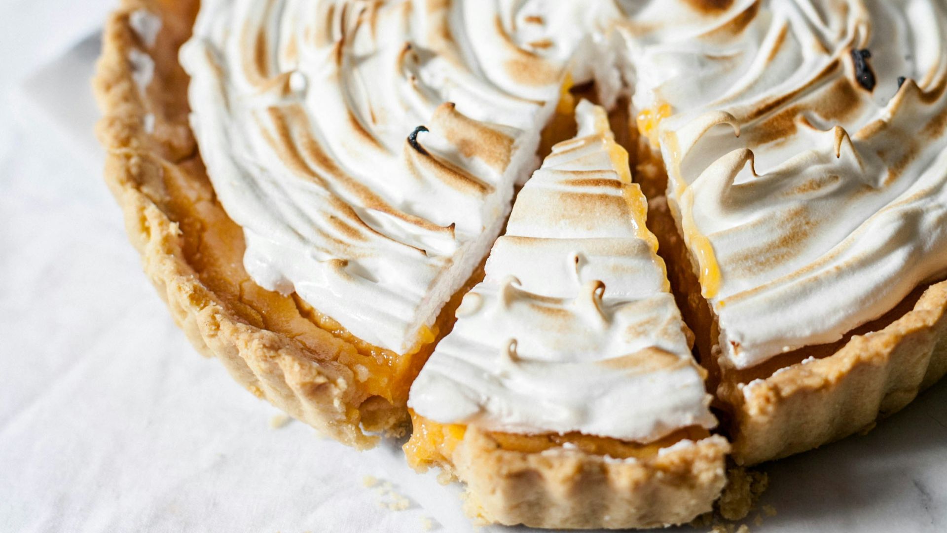 round sliced pie with cream