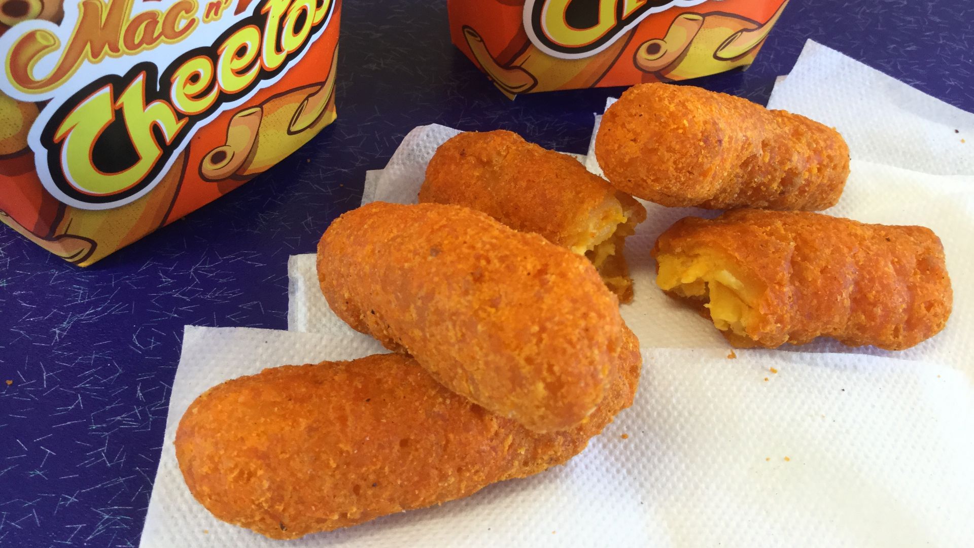 File:Mac and Cheetos (27607896810).jpg