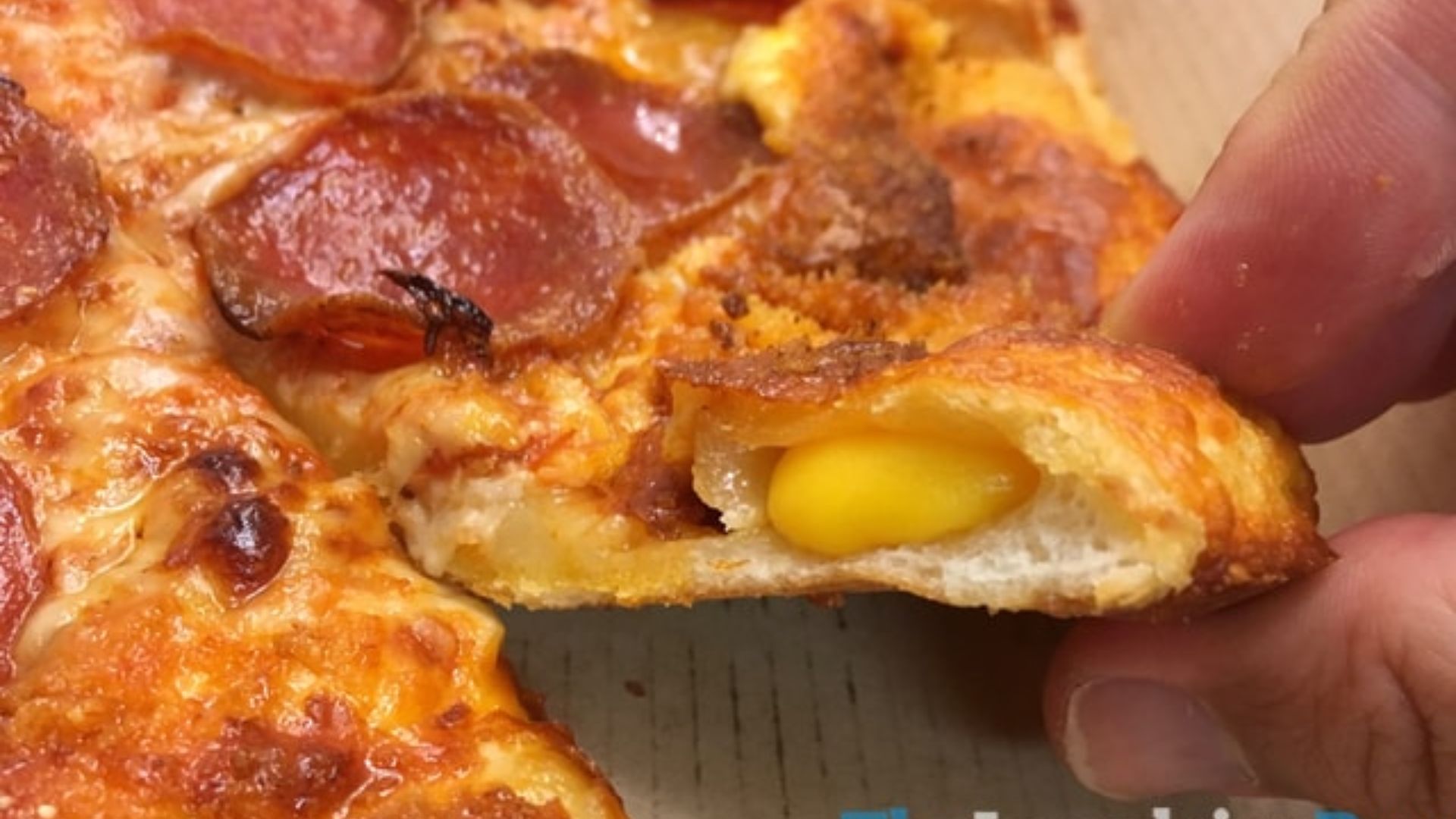 File:Pizza Hut Grilled Cheese Stuffed Crust Pizza 3 (29200042184).jpg