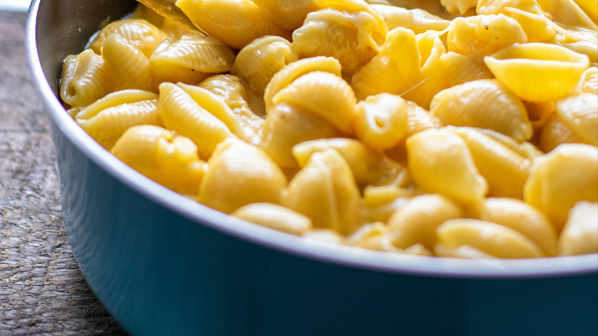 a bowl of macaroni and cheese