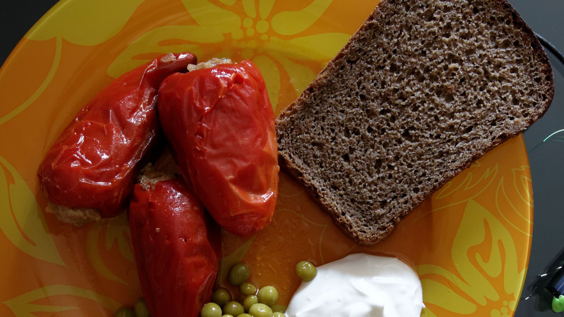 File:Stuffed red peppers, dark rye bread, Rostov-on-Don, Russia.jpg