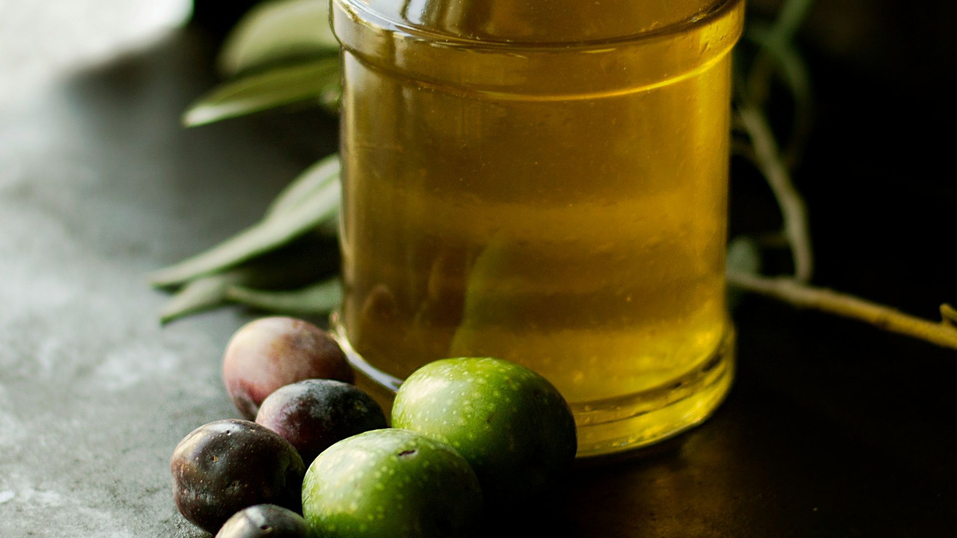 clear glass cruet bottle
