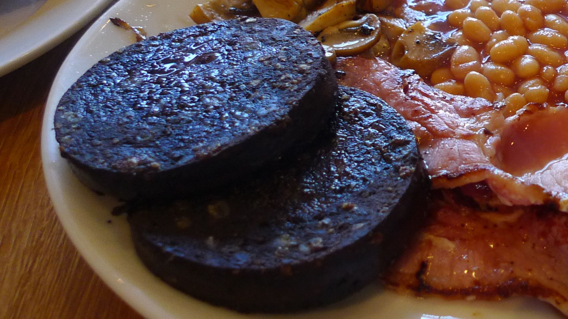 File:Johns, Fitzrovia, London (6959378220).jpg