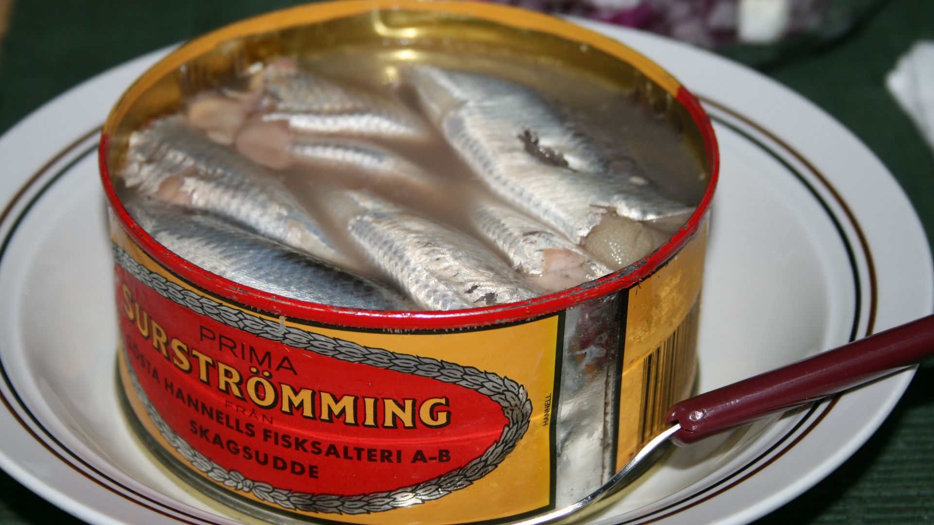 File:Serving Surströmming.jpg