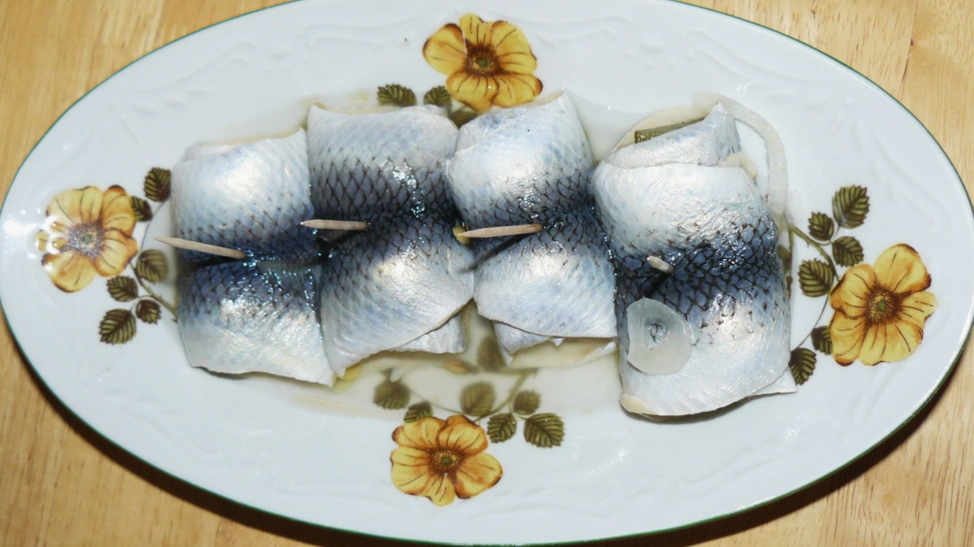 File:Pickled herring (Poznan).JPG