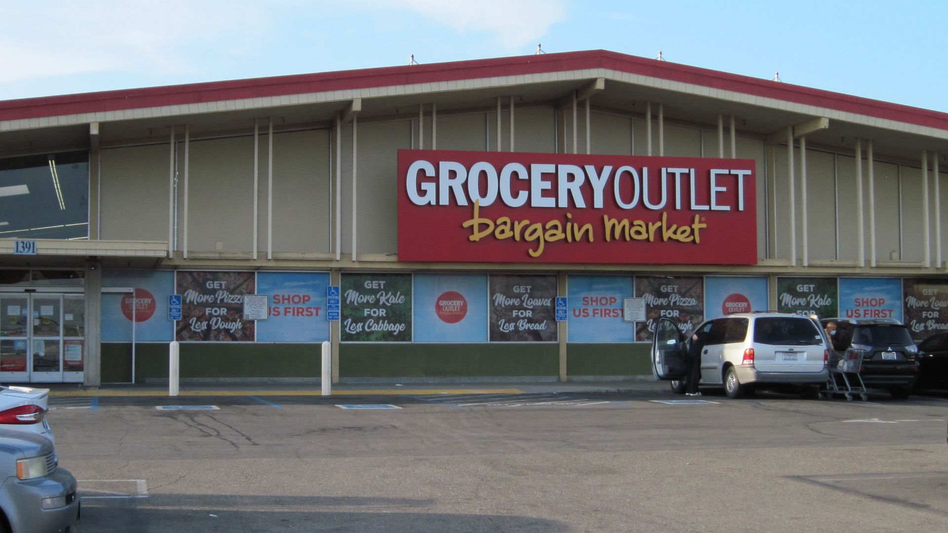 File:Grocery Outlet Manteca, California.jpg
