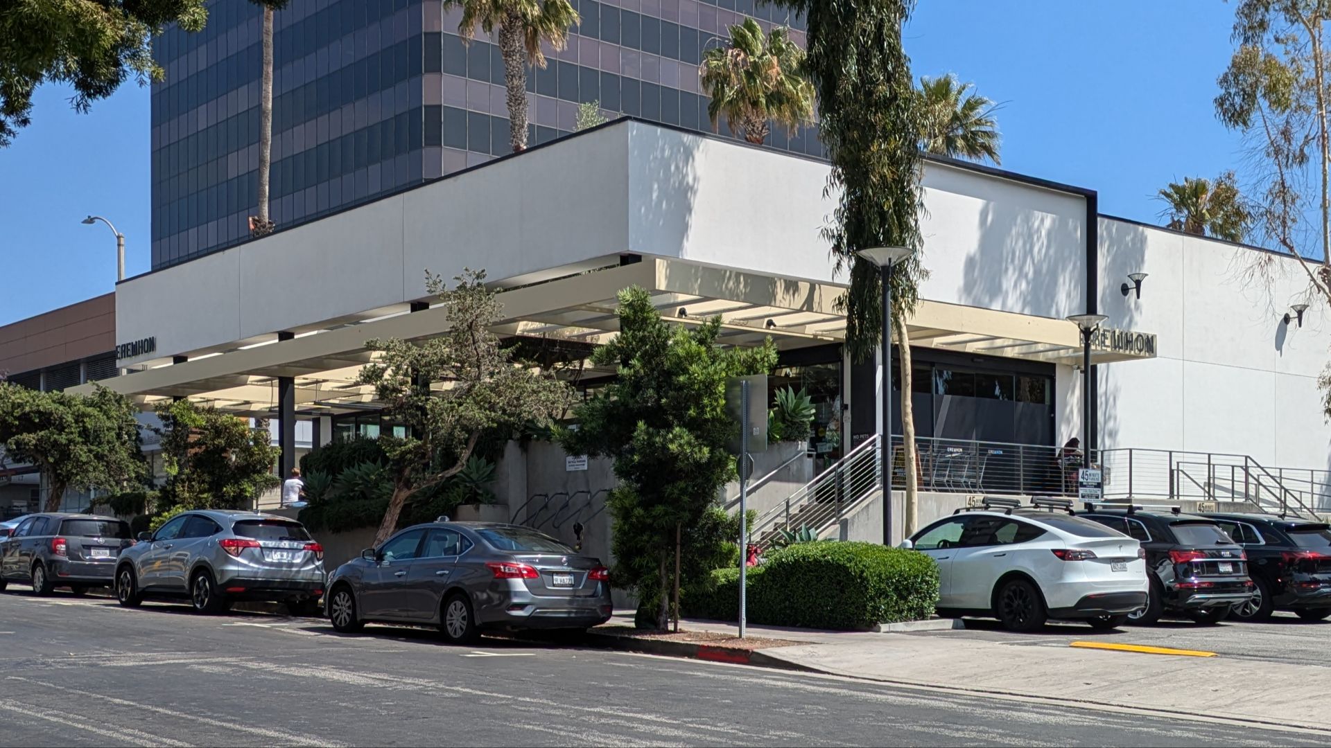 File:Erewhon in Santa Monica.jpg