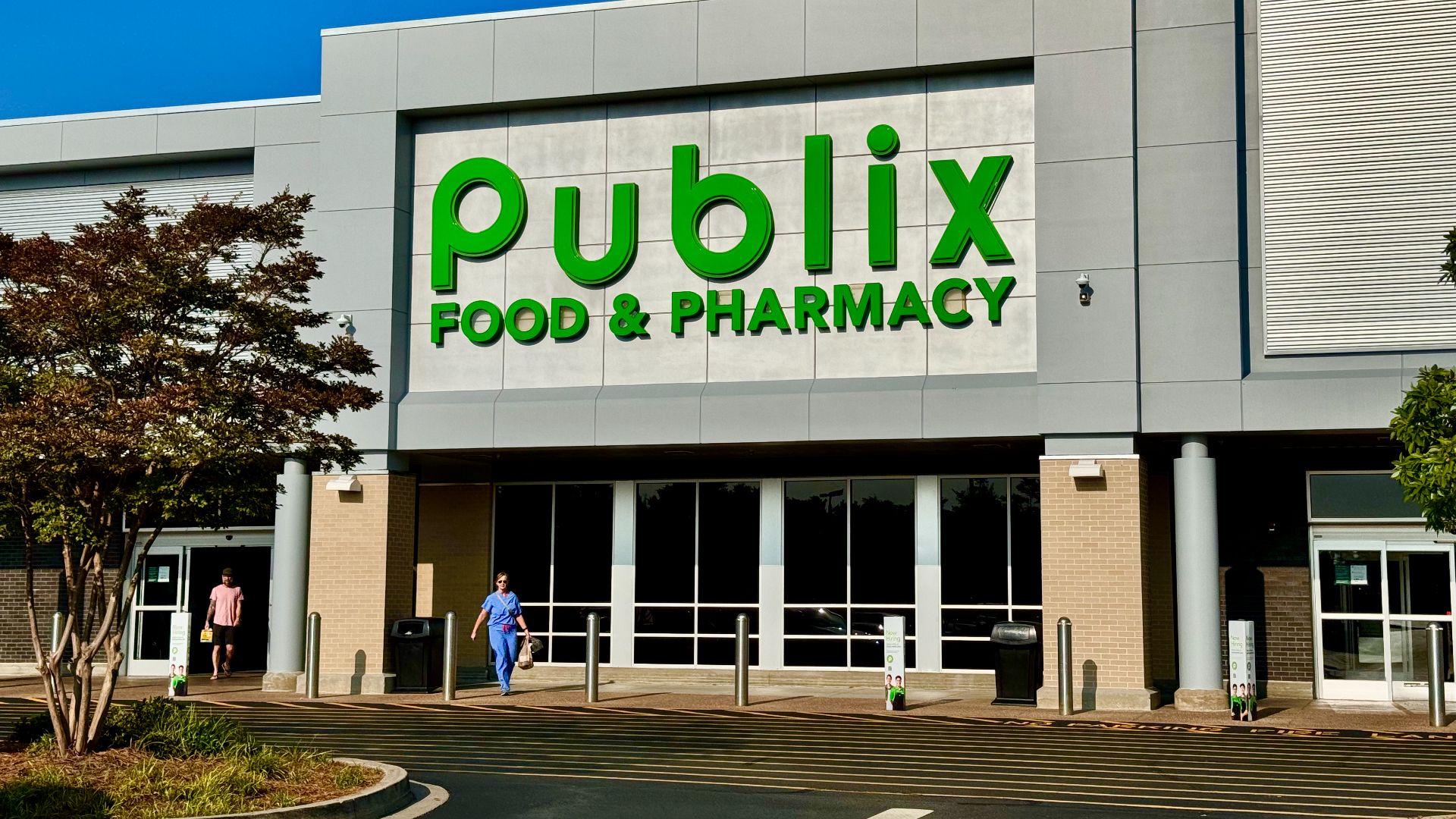 File:A typical Publix grocery store exterior seen in Farragut, Tennessee 03.jpg