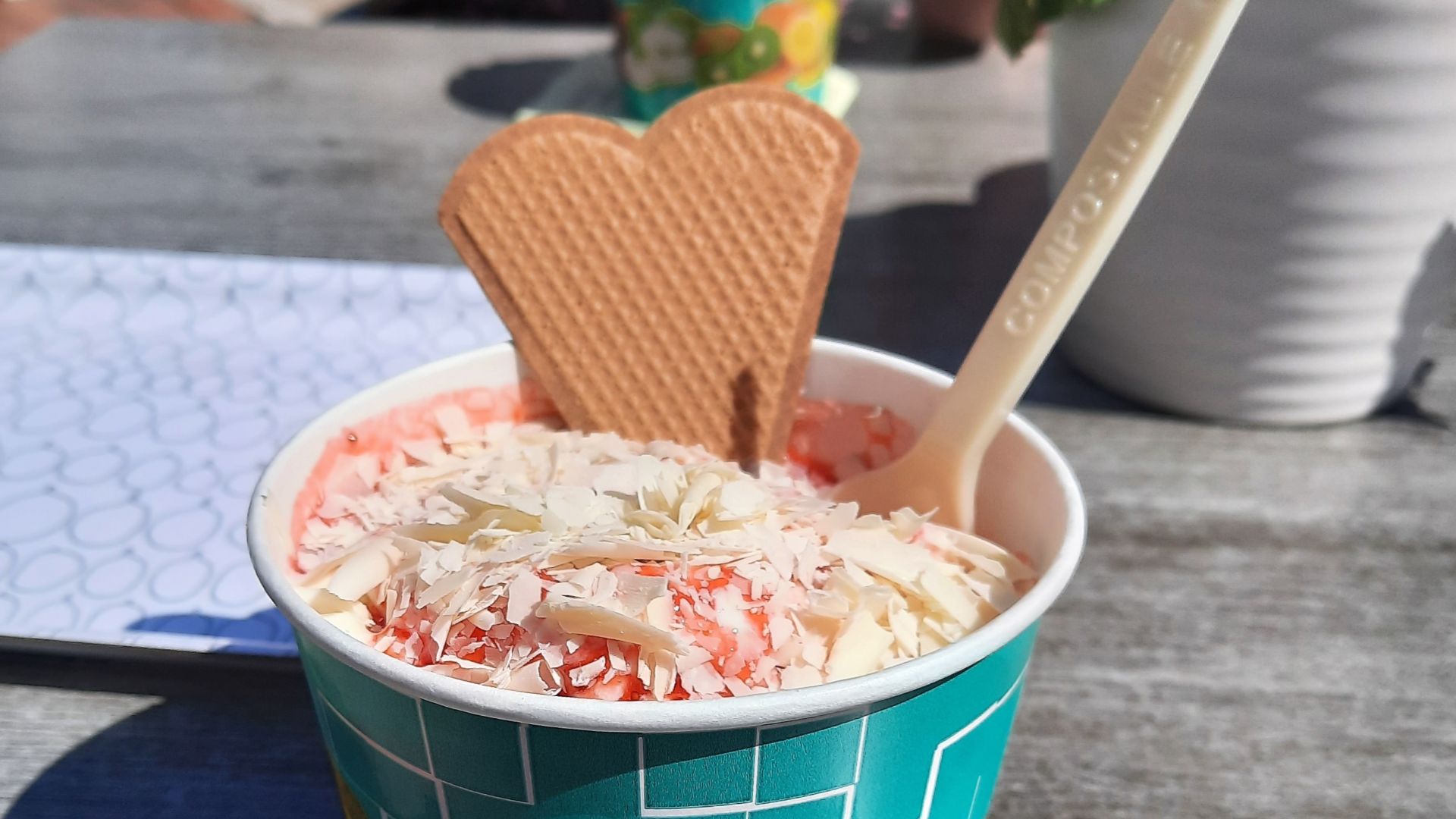 File:Dobbertin Spaghettieis 2022 SJ Eda 20220505 143052.jpg