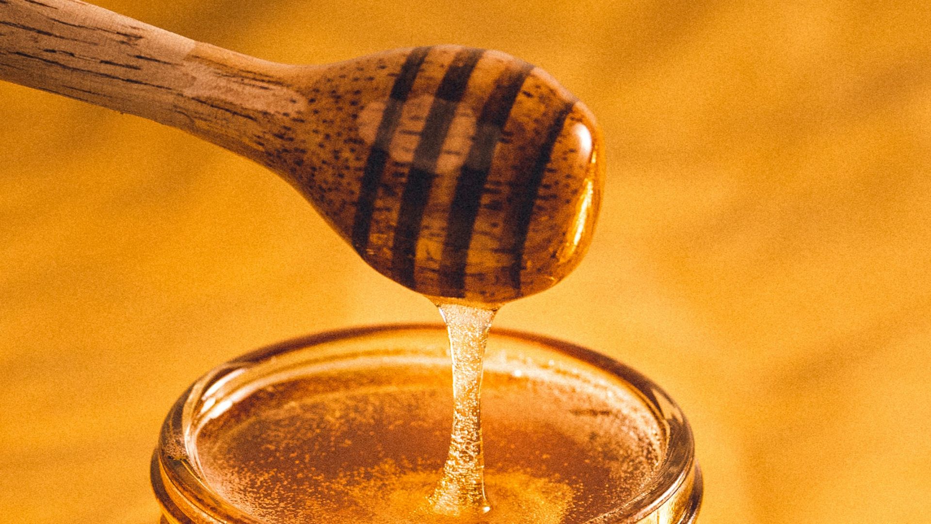 clear glass jar with brown liquid