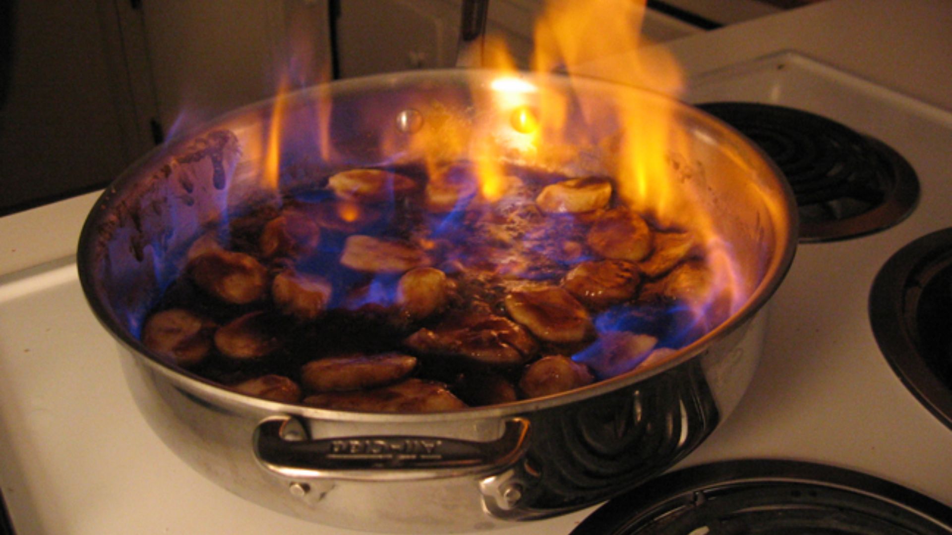 File:Banana flambé - by Jenene.jpg