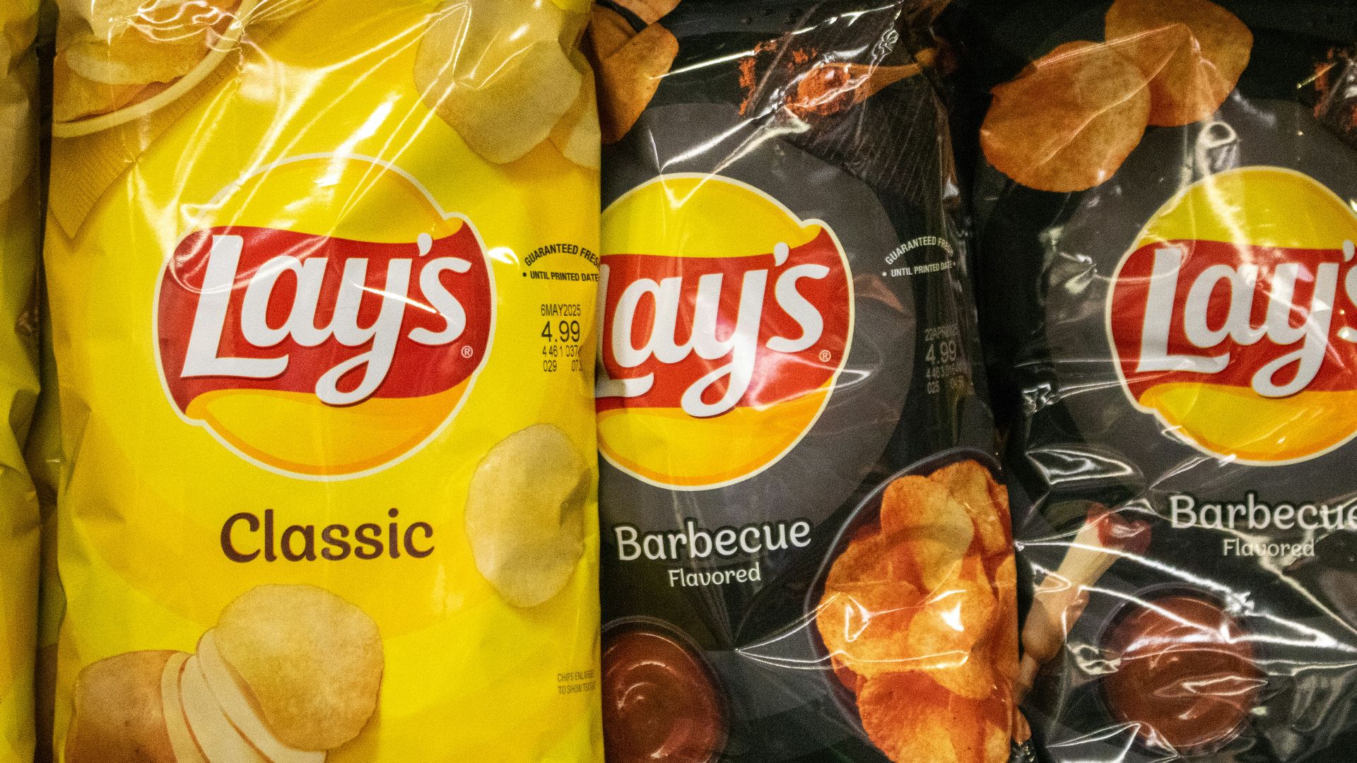 Lays classic and barbecue potato chips.
