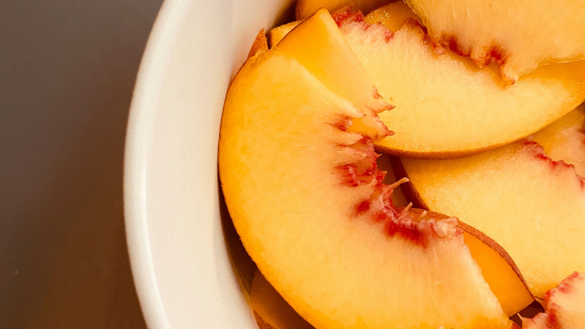 sliced fruit in white ceramic bowl
