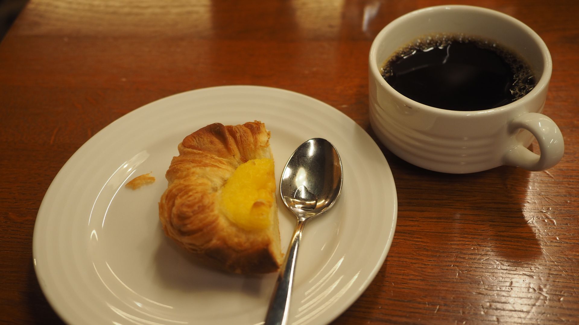 File:Danish pastry and coffee at Factory Kamppi.jpg