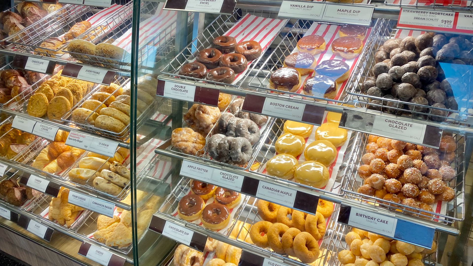 File:Tim Hortons, Calgary, Alberta province, Canada 🍁 April 2022 - 03.jpg