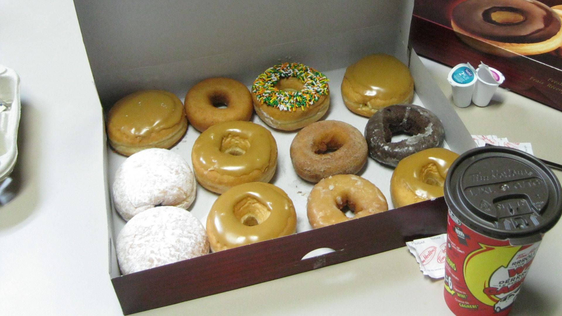 File:12 beignes Tim Hortons.jpg