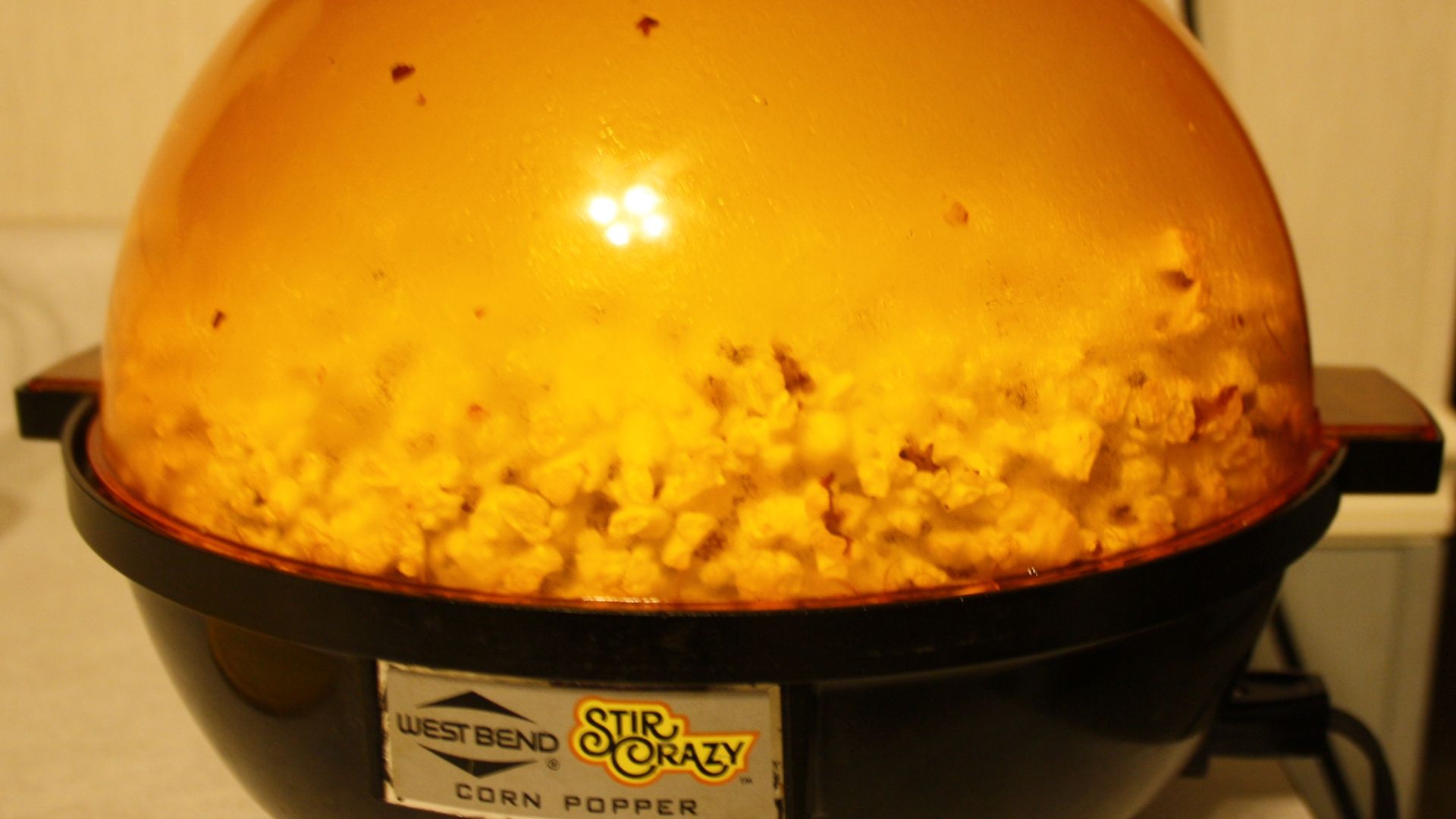 File:West Bend Industries Stir Crazy Popcorn Popper.jpg