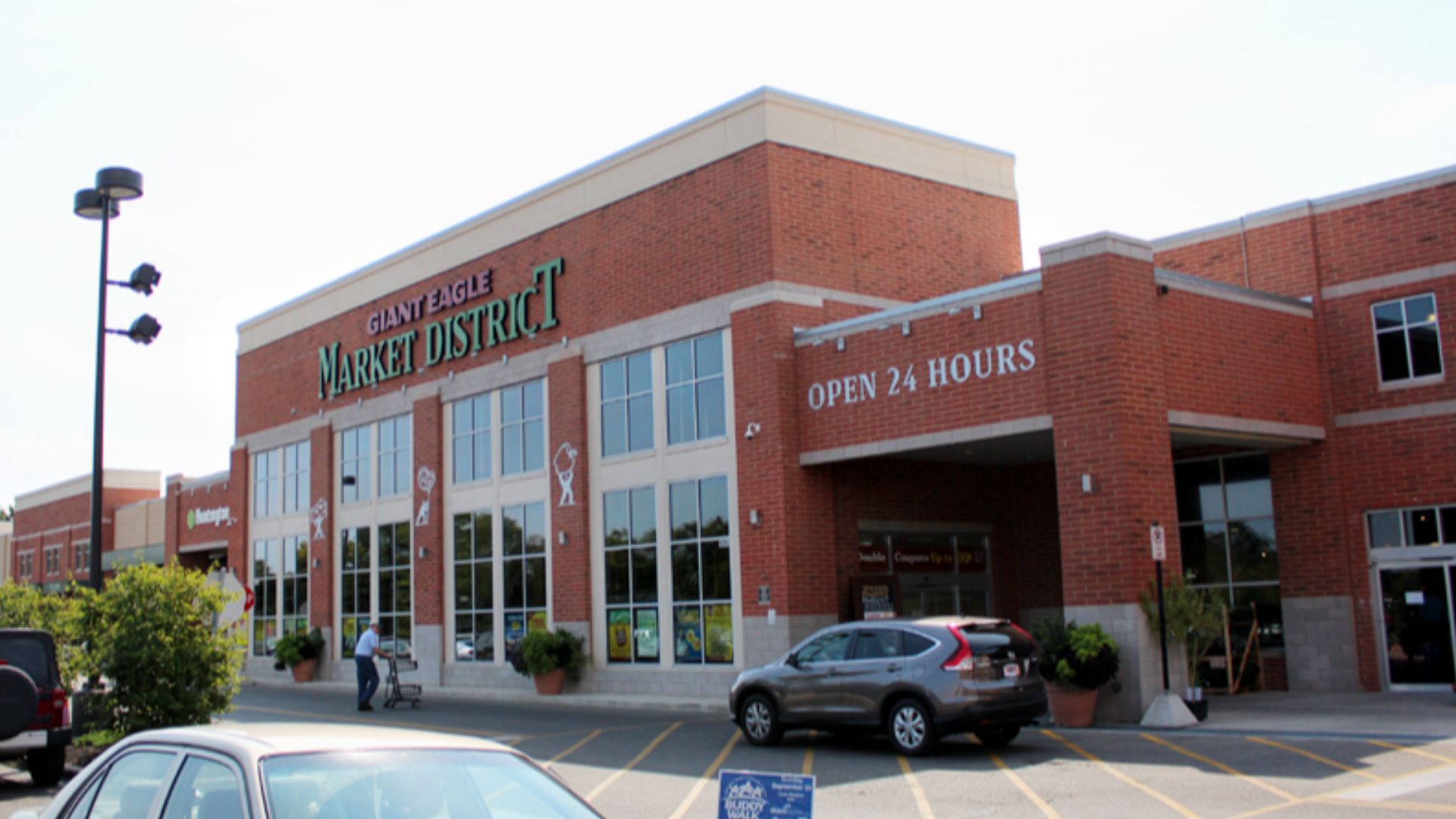 File:Giant Eagle Market District at the Kingsdale Shopping Center.jpg