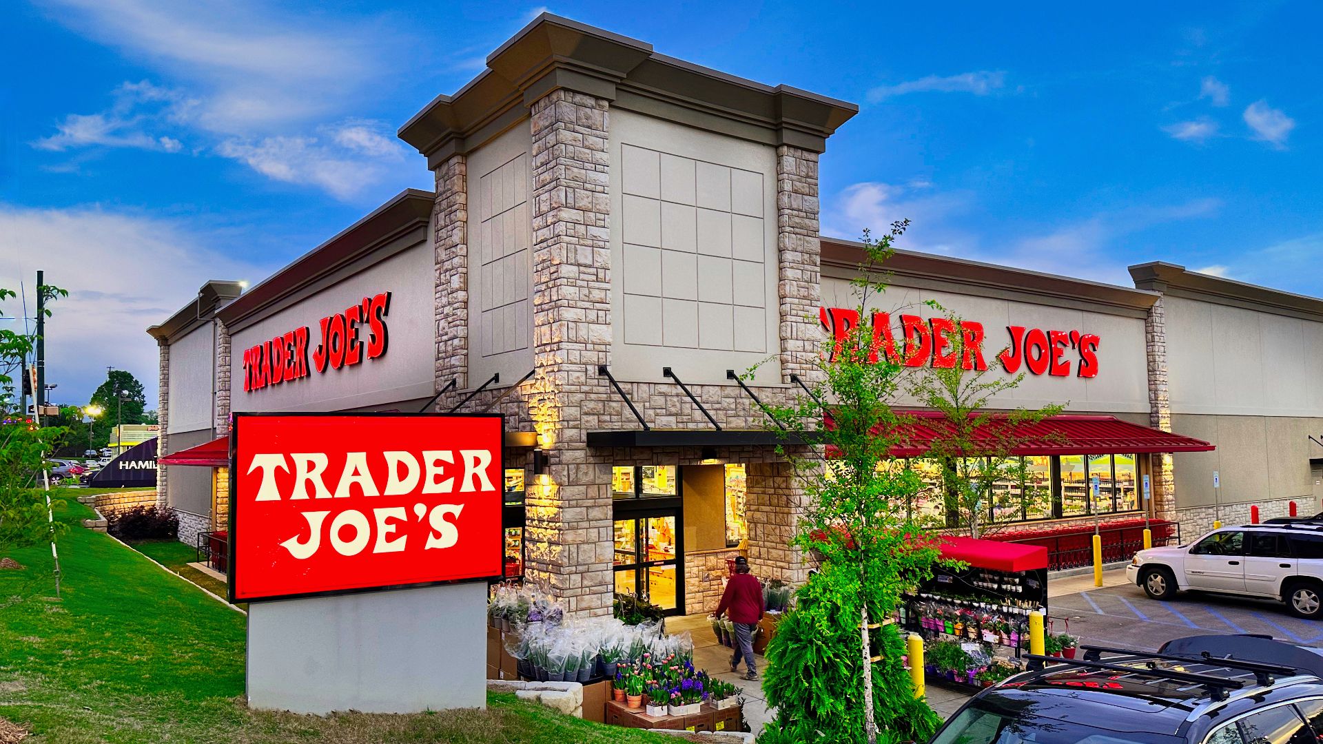 File:Trader Joe's in Chattanooga, Tennessee.jpg