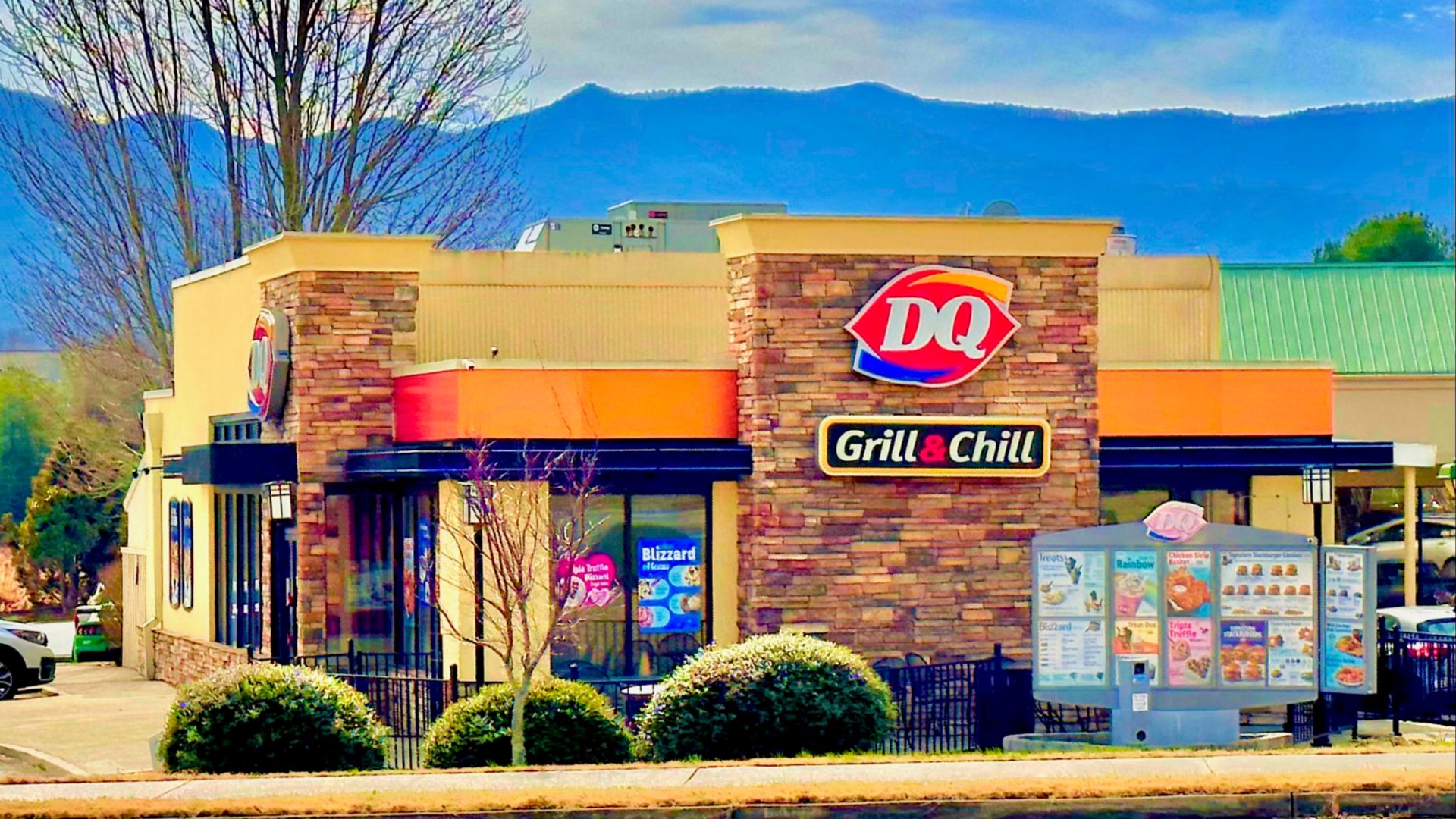 File:A modern Dairy Queen restaurant in Hiawassee, Georgia.jpg