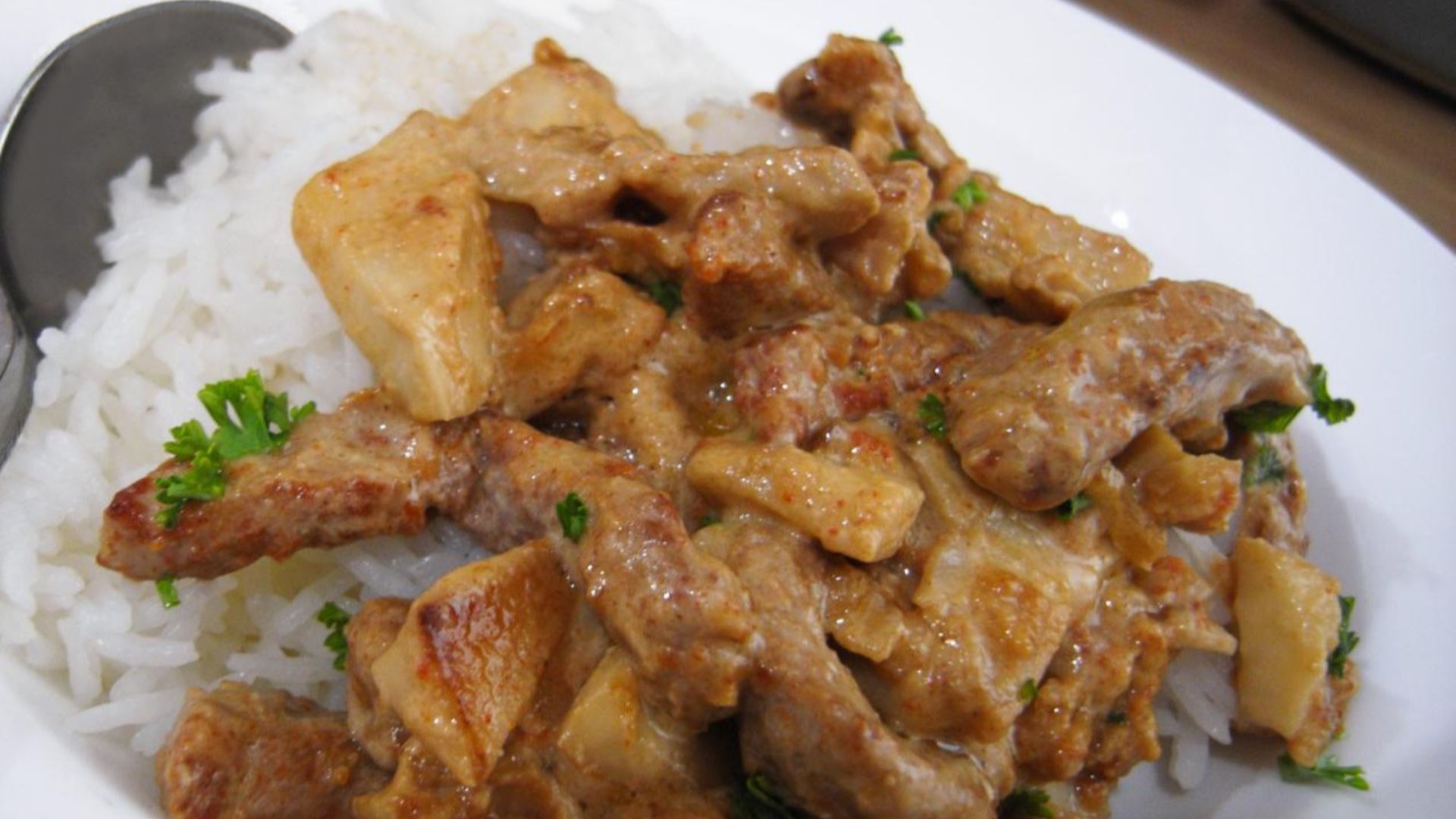 File:Beef Stroganoff-02 cropped.jpg