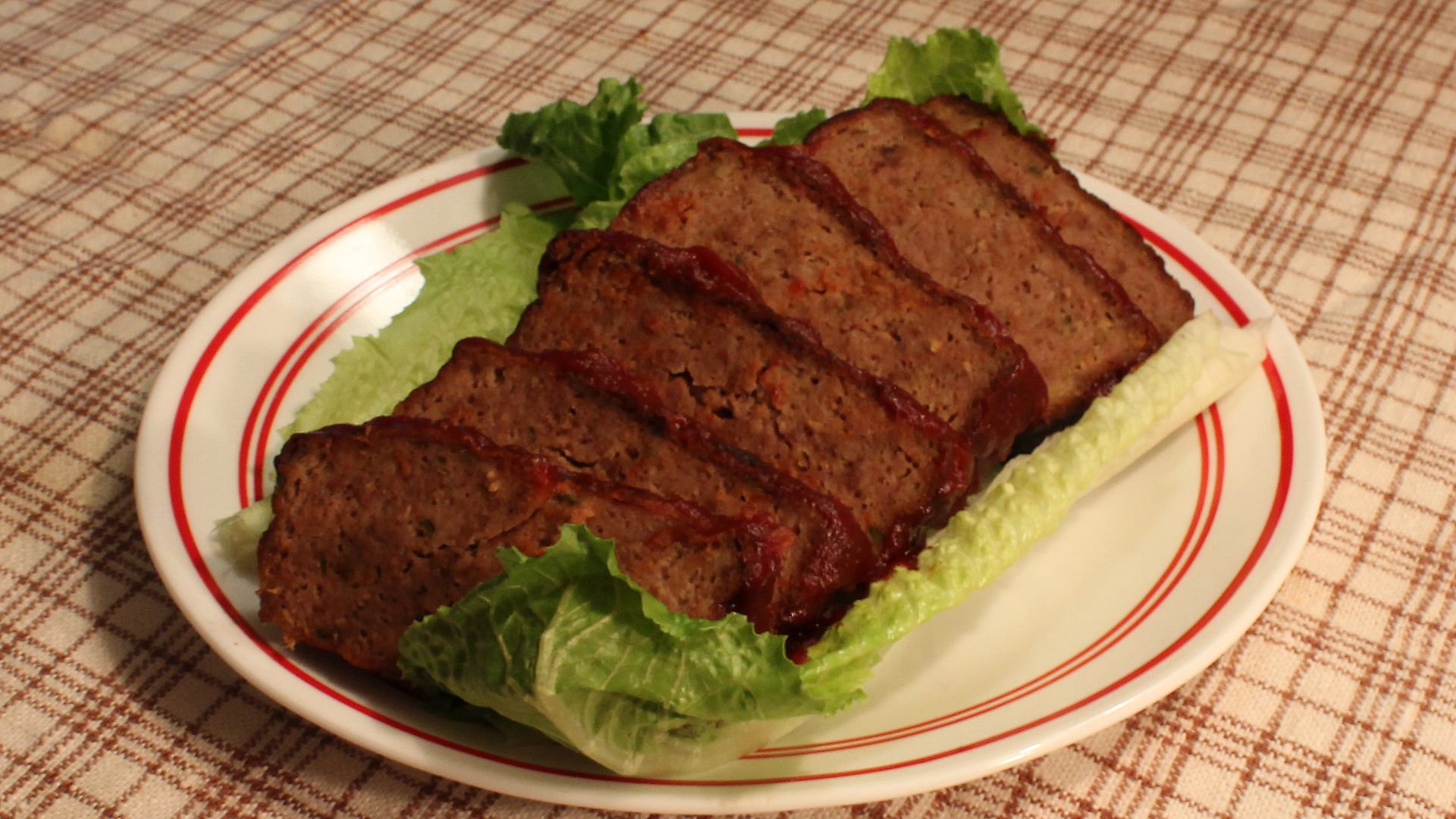 File:Festivus Meatloaf on a bed of lettuce.JPG