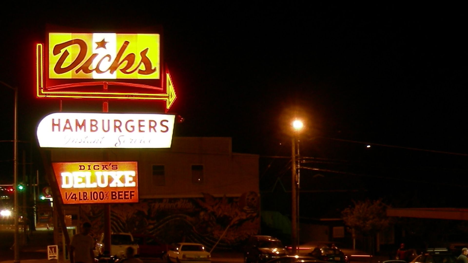 File:Dick's Drive-In Wallingford at night 03 - raw.jpg