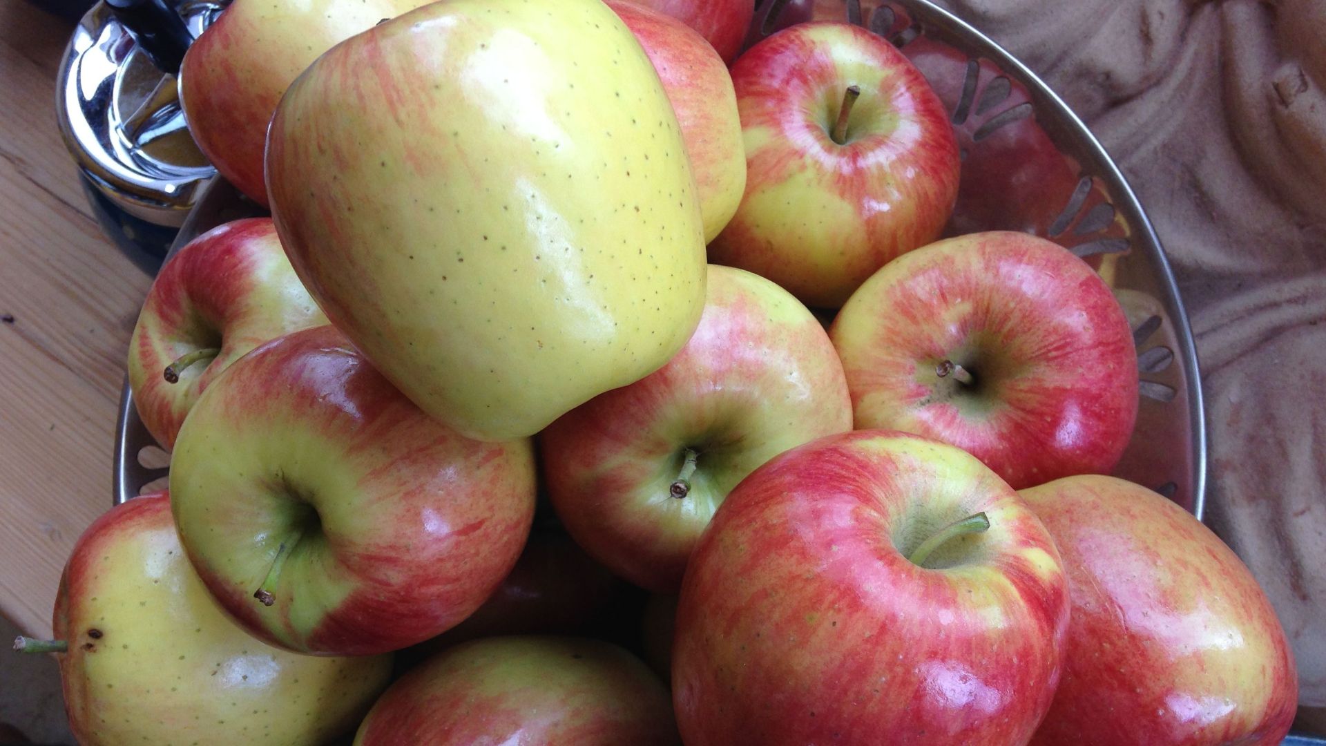 File:Ambrosia Apples 3438.jpg