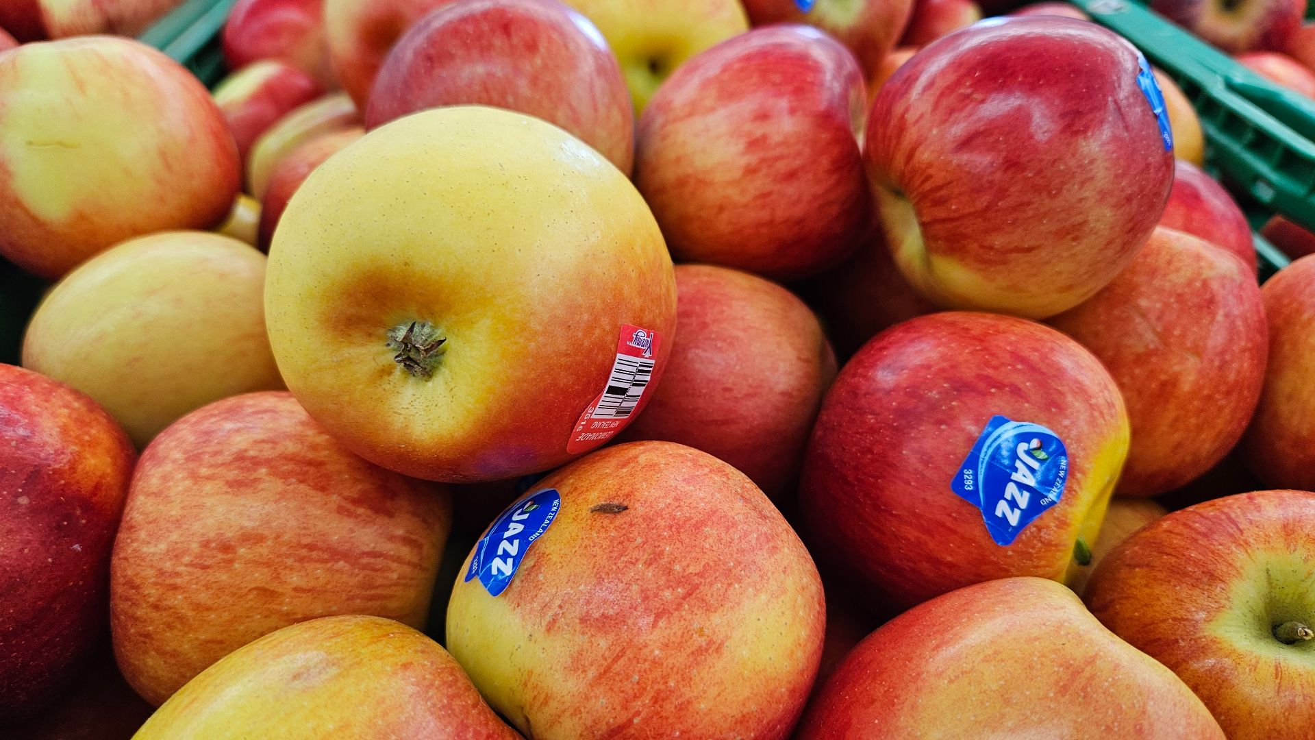 File:Jazz apples 20250617 120256.jpg