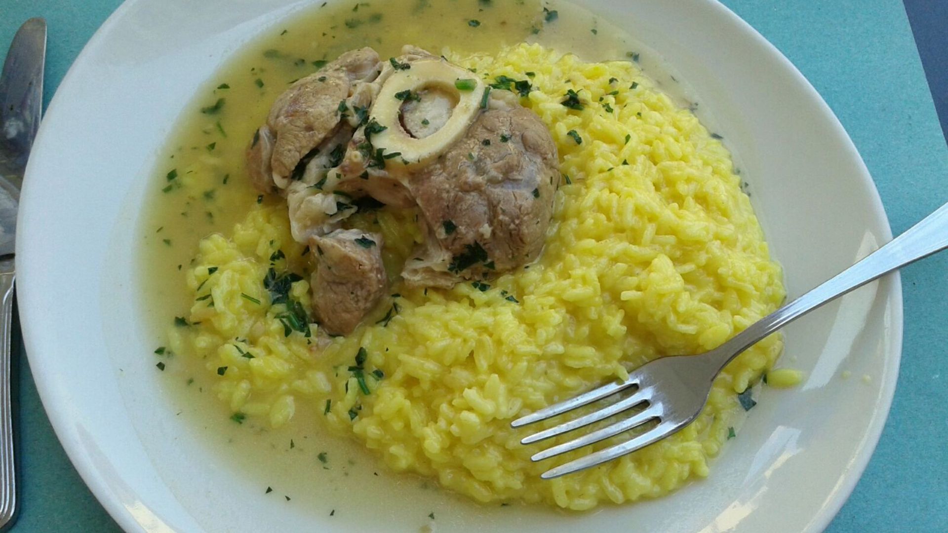 File:Ossobuco con risotto alla milanese.jpg