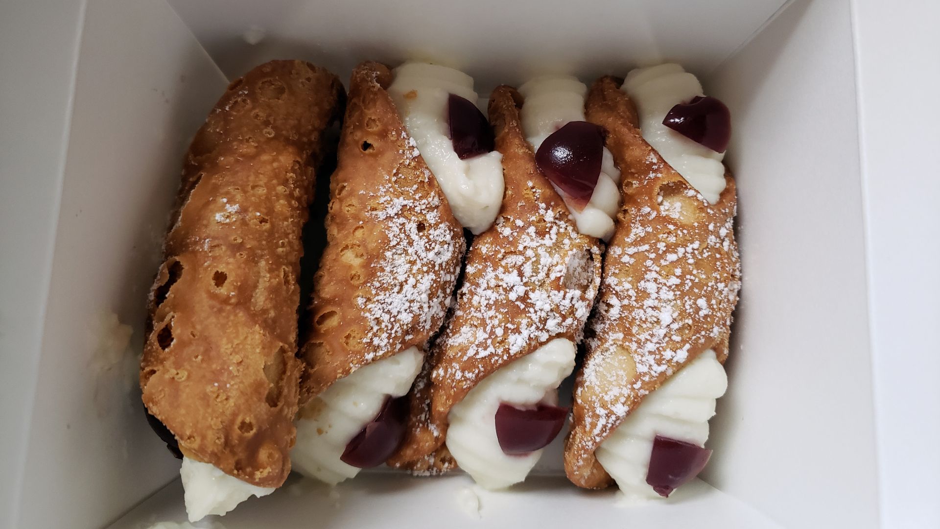 File:Cannoli in a box.jpg