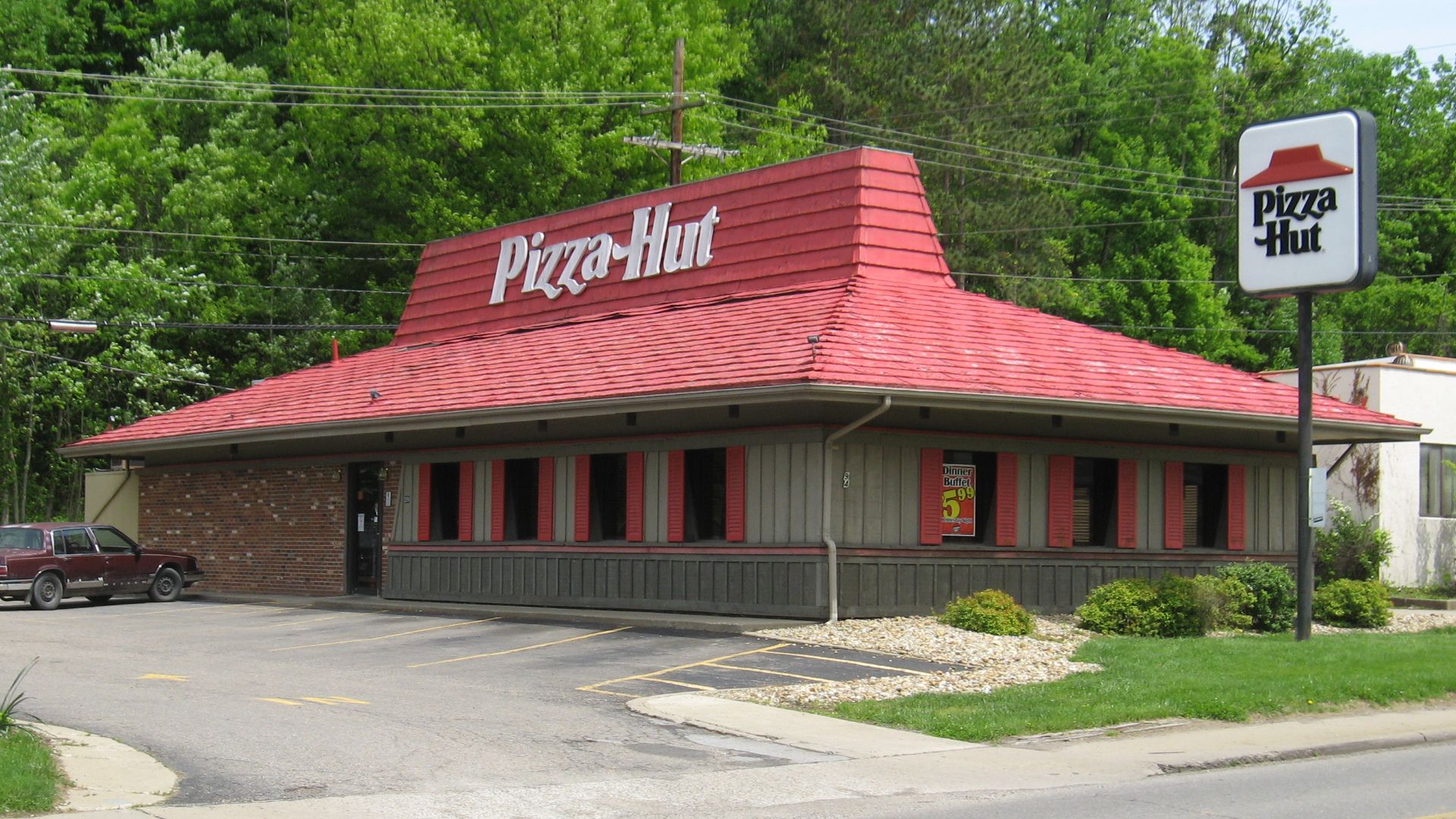 File:Pizza Hut Athens OH USA.JPG