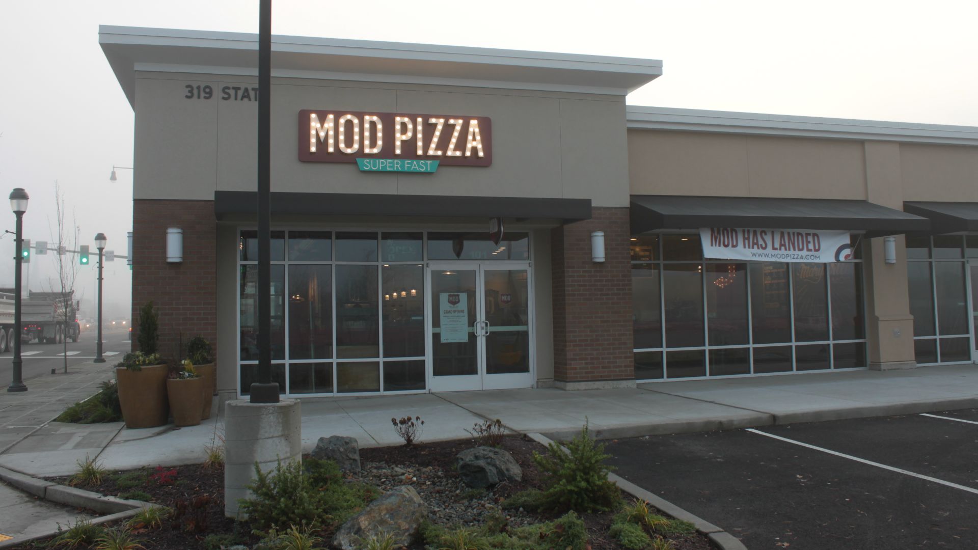 File:MOD Pizza in Marysville, Washington.jpg