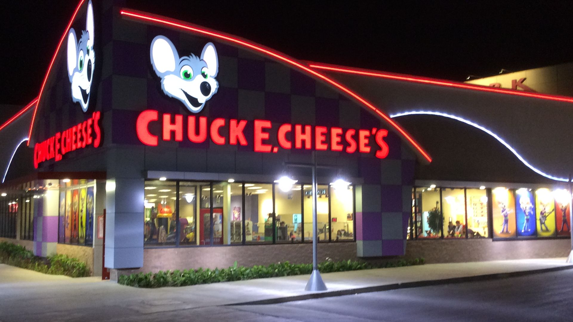 File:Chuck E. Cheese´s Mall Aventura Plaza Trujillo.jpg