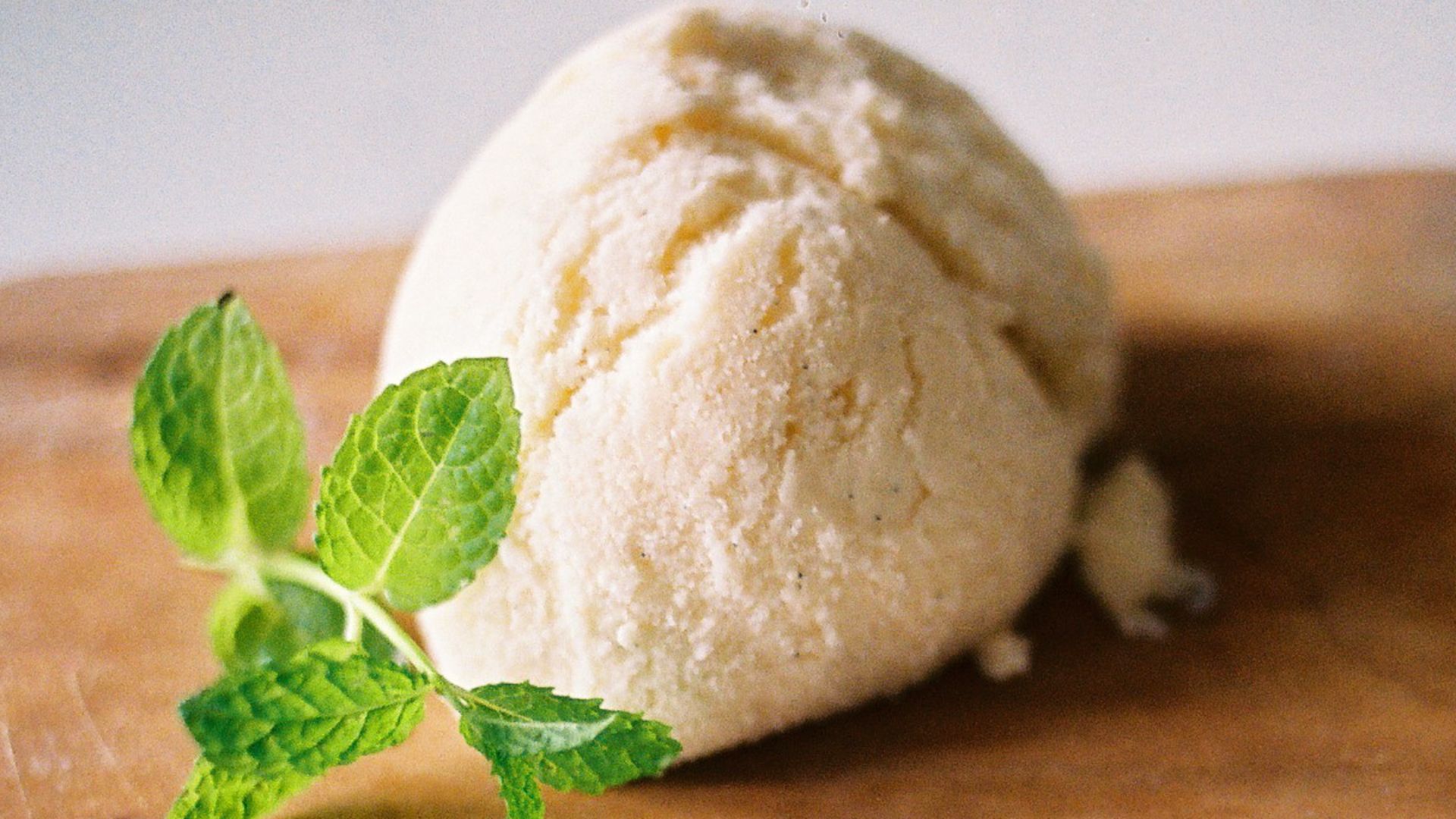 File:Vanilla bean ice cream (3086700978).jpg