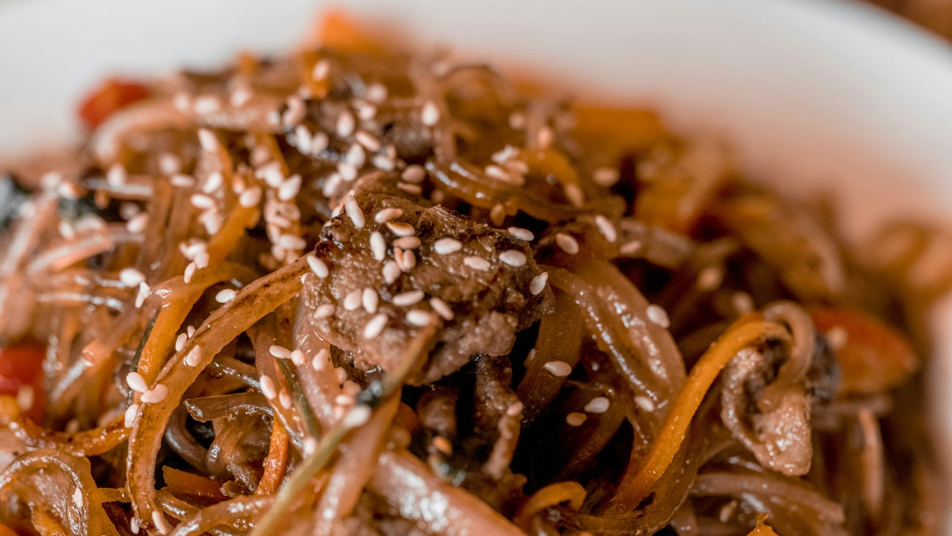 pasta with sauce on white ceramic bowl