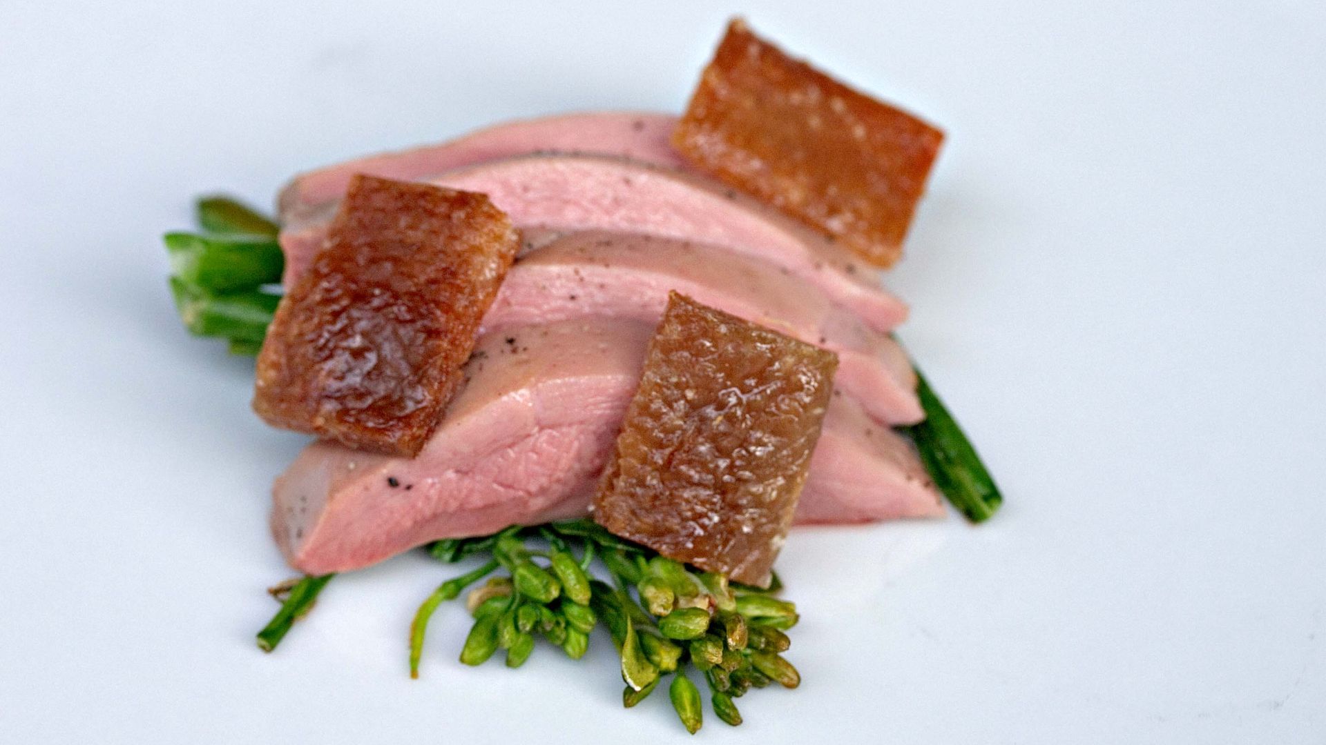 File:TeaSmokedDuckGaiLanCrispySkin (8311425141).jpg