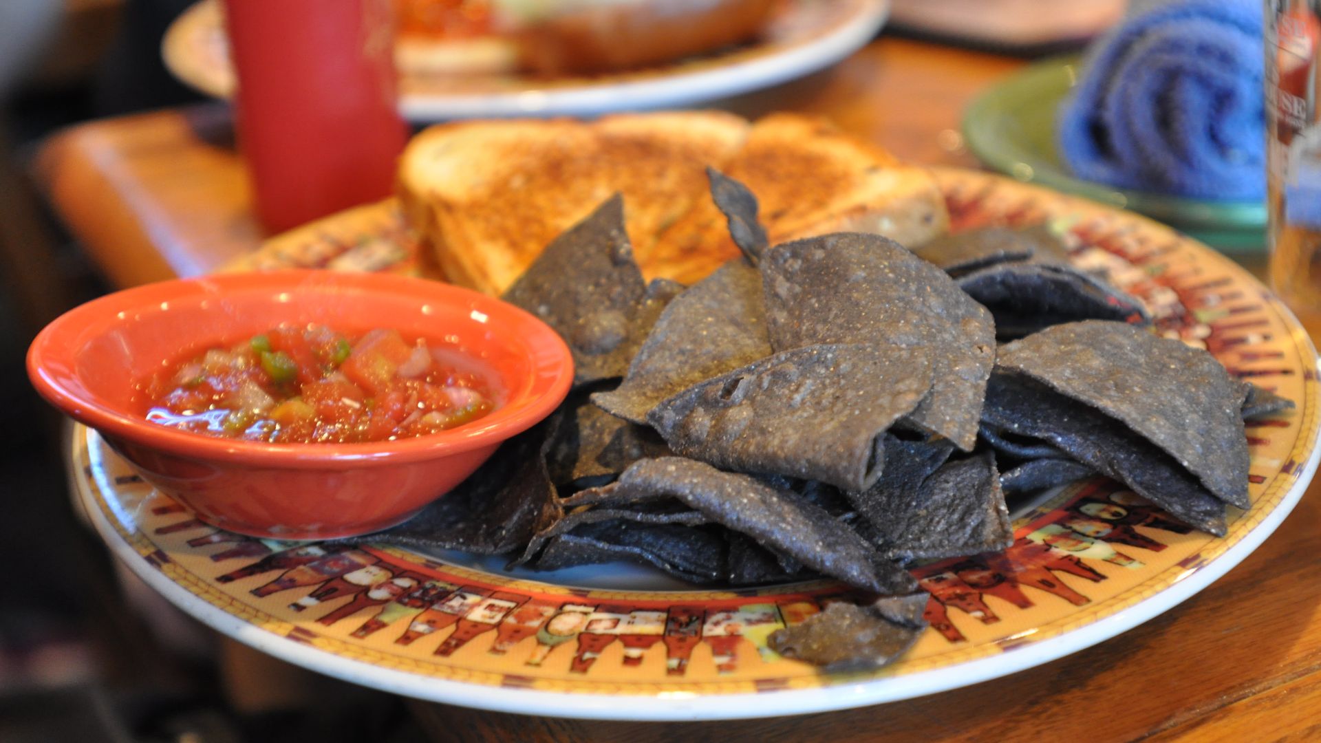 File:Chips and salsa at Scotty's Brewhouse.jpg