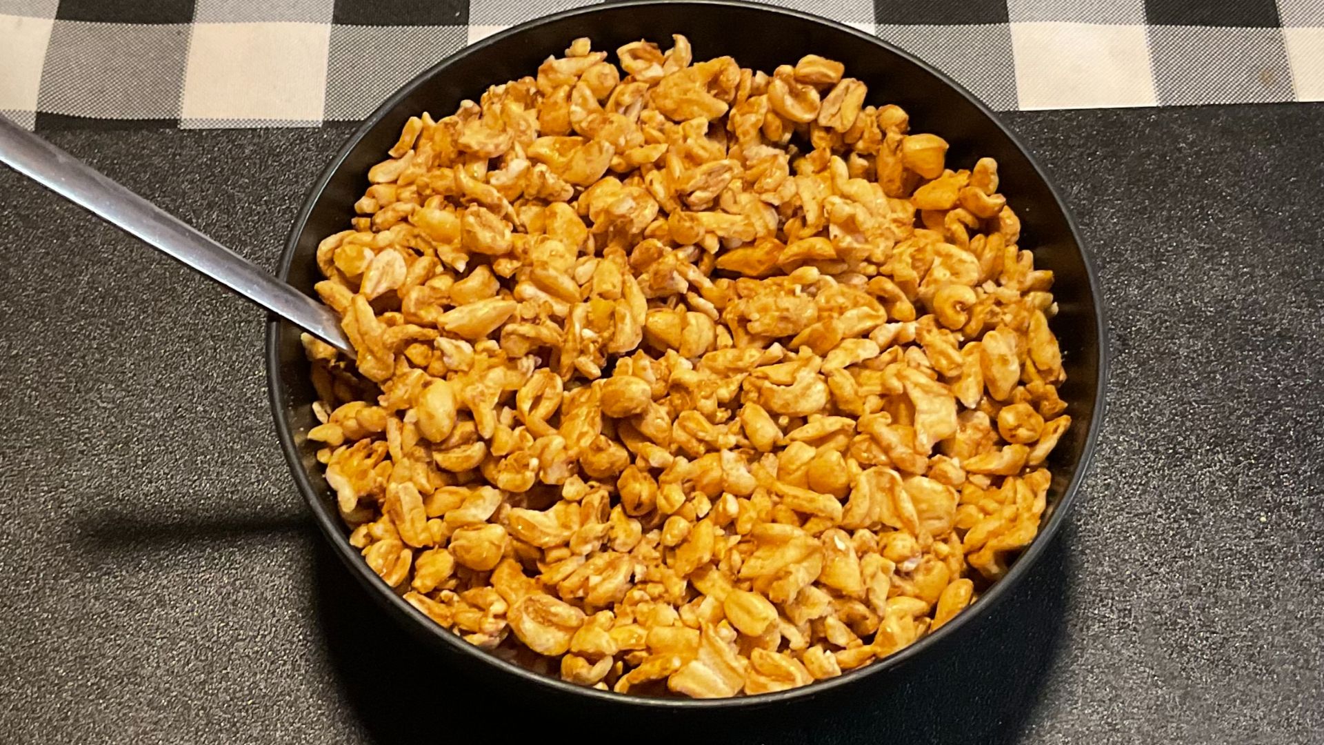 File:Golden Crisp in a bowl with a spoon 3.jpg