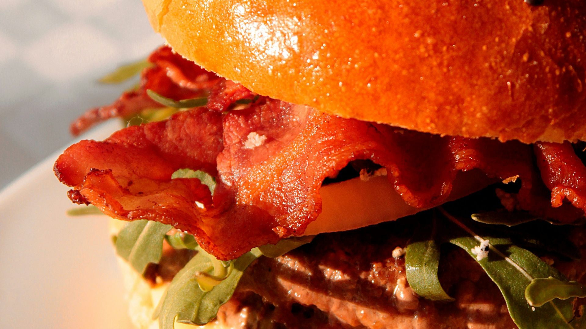 burger with lettuce and tomato