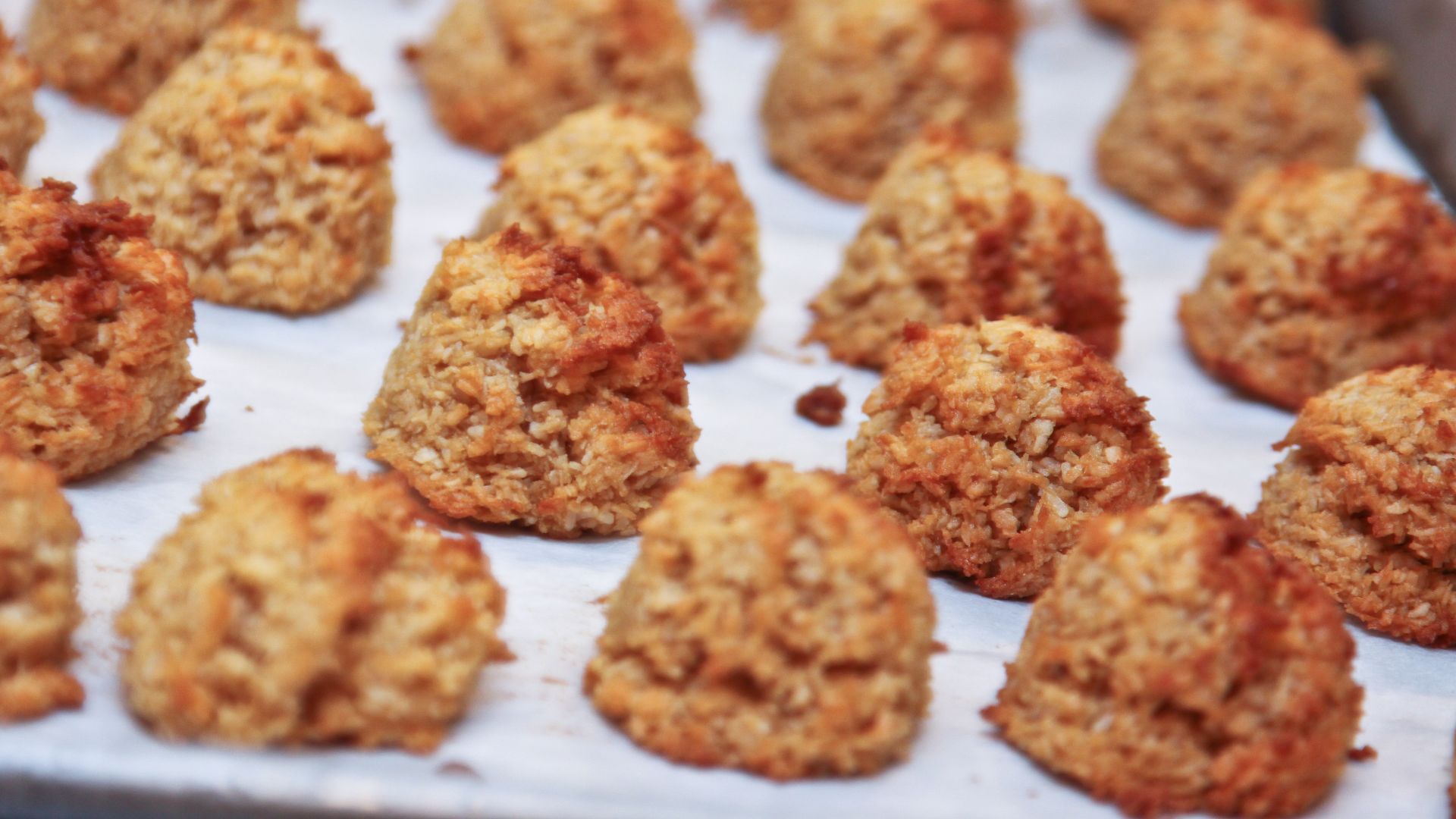 File:Coconut Macaroons (5940136052).jpg