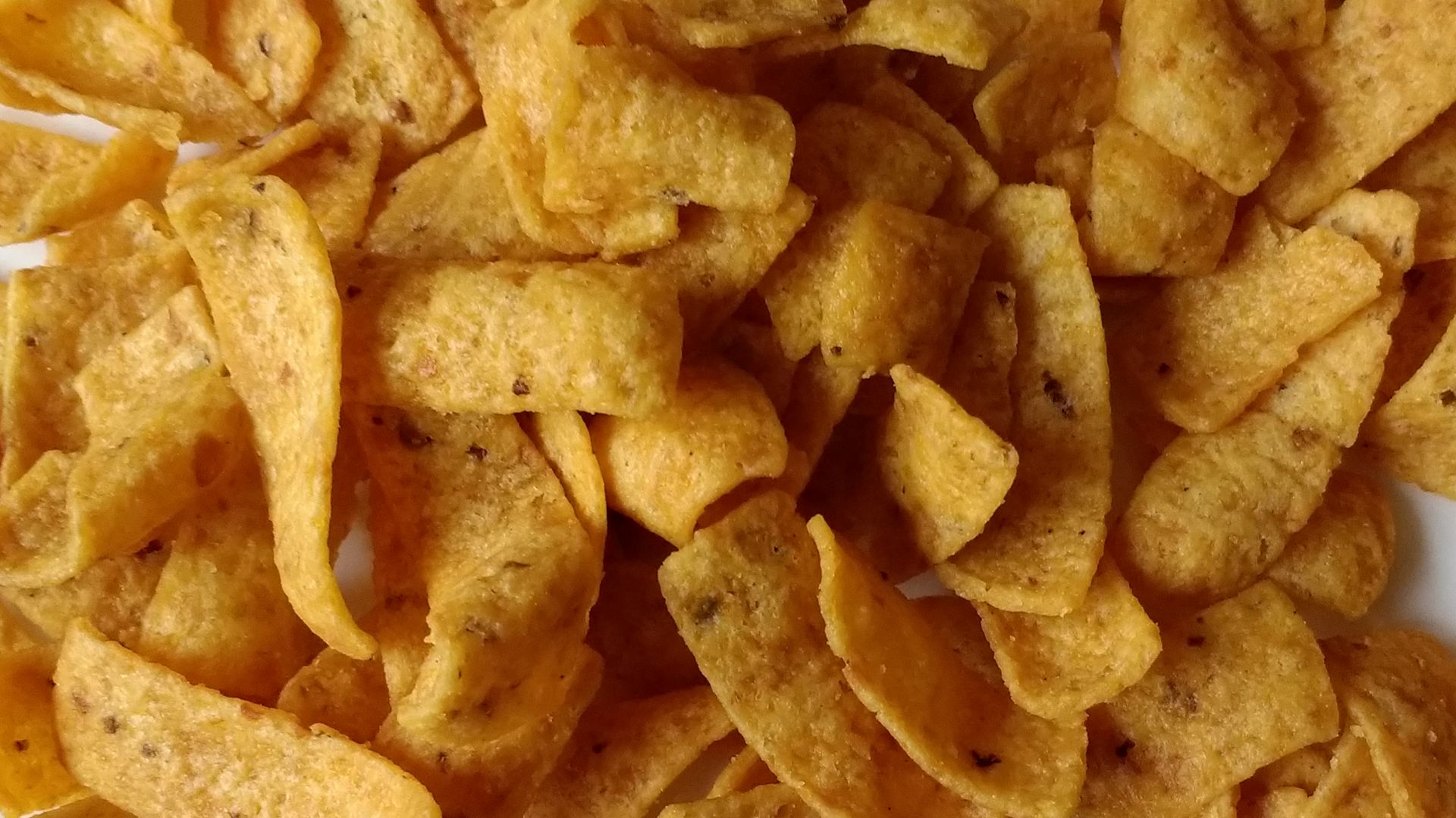 File:Fritos on a white background.jpg