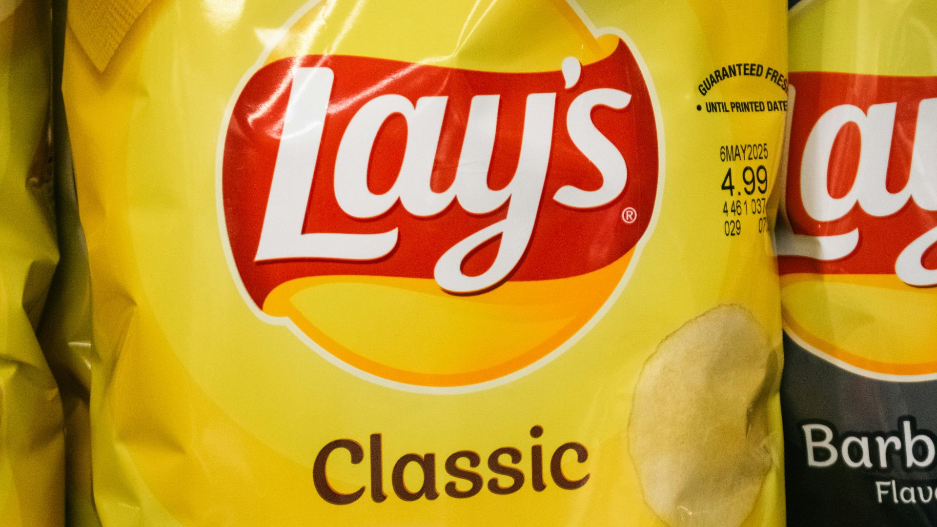 A bag of lay's classic potato chips.
