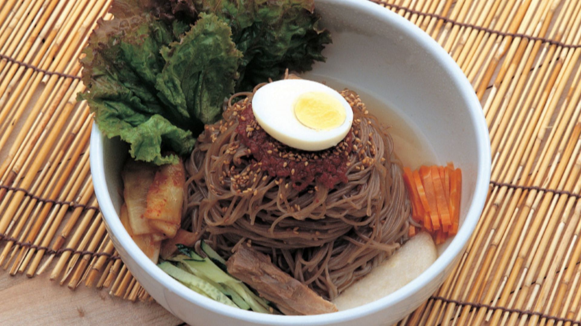 File:KOCIS Bibim-naengmyeon Spicy Mixed Buckwheat Noodles (4594769498).jpg