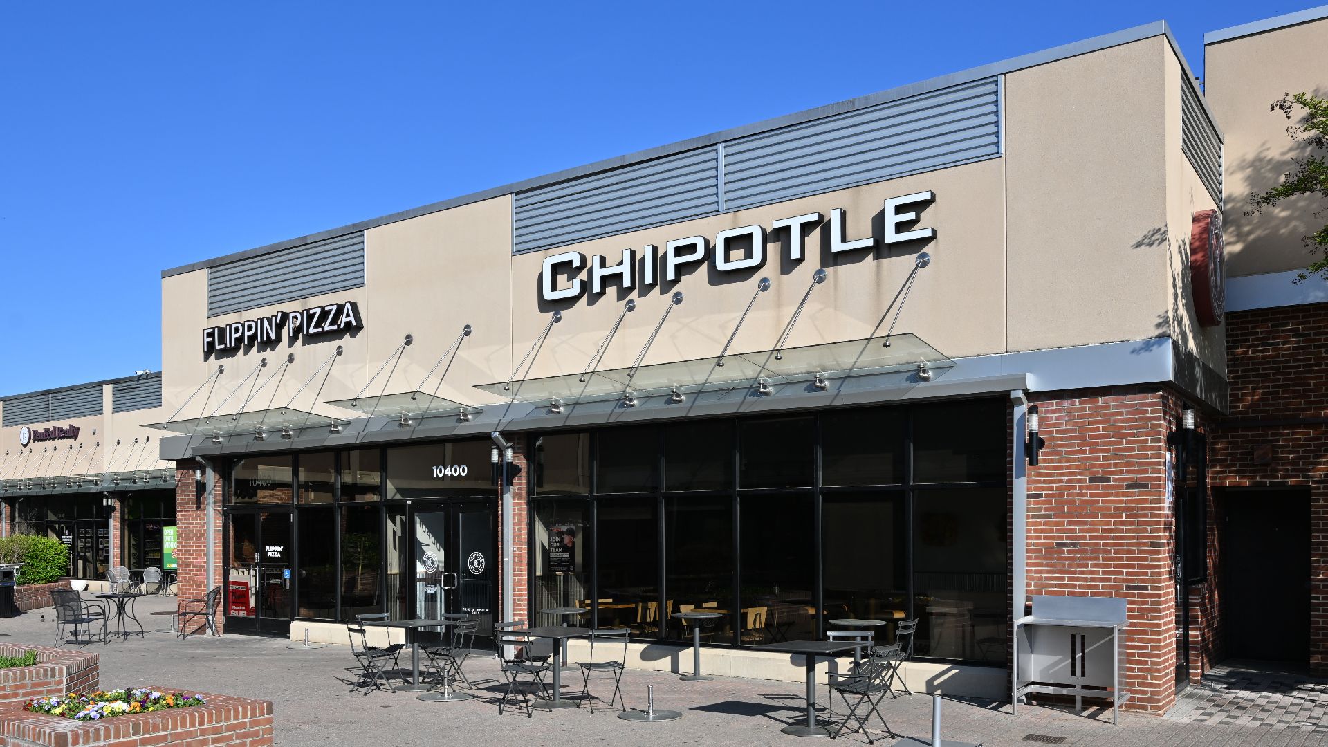 File:Georgetown Square Chipotle Bethesda MD 20230-4-16 09-00-26.jpg