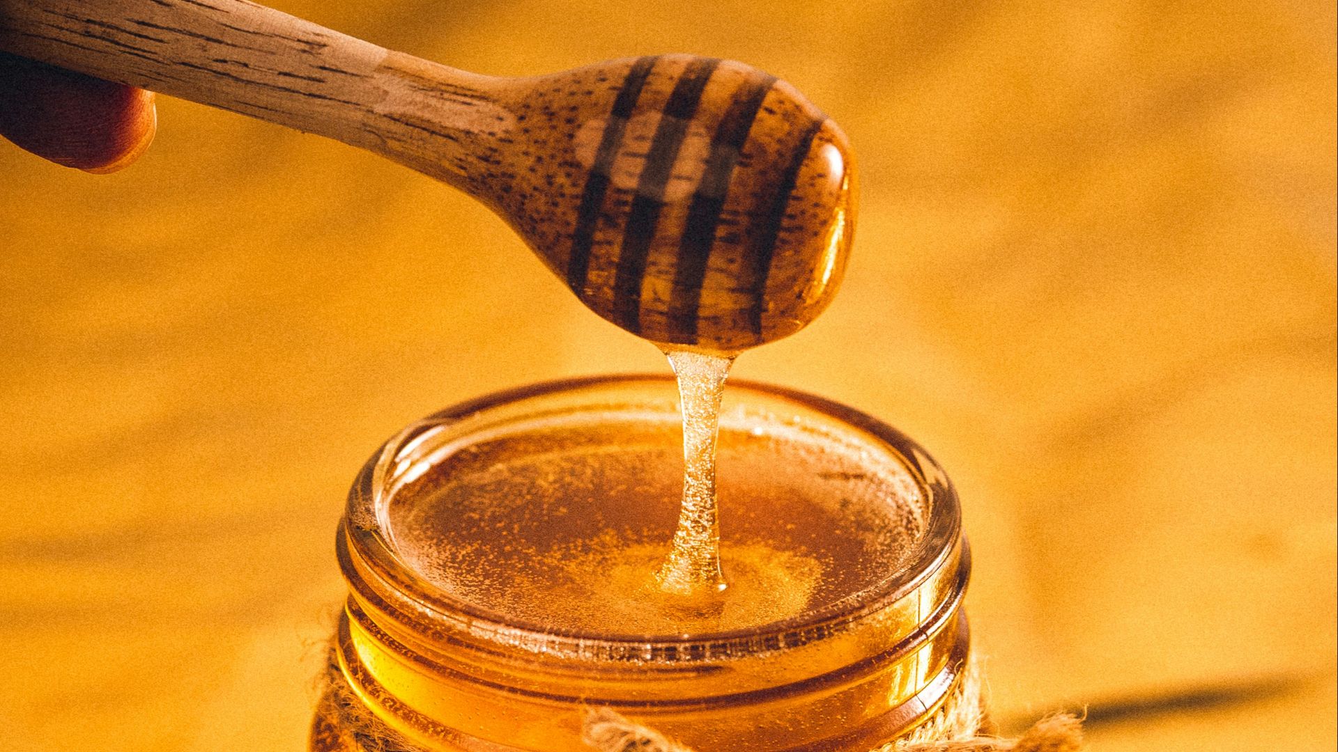 clear glass jar with brown liquid