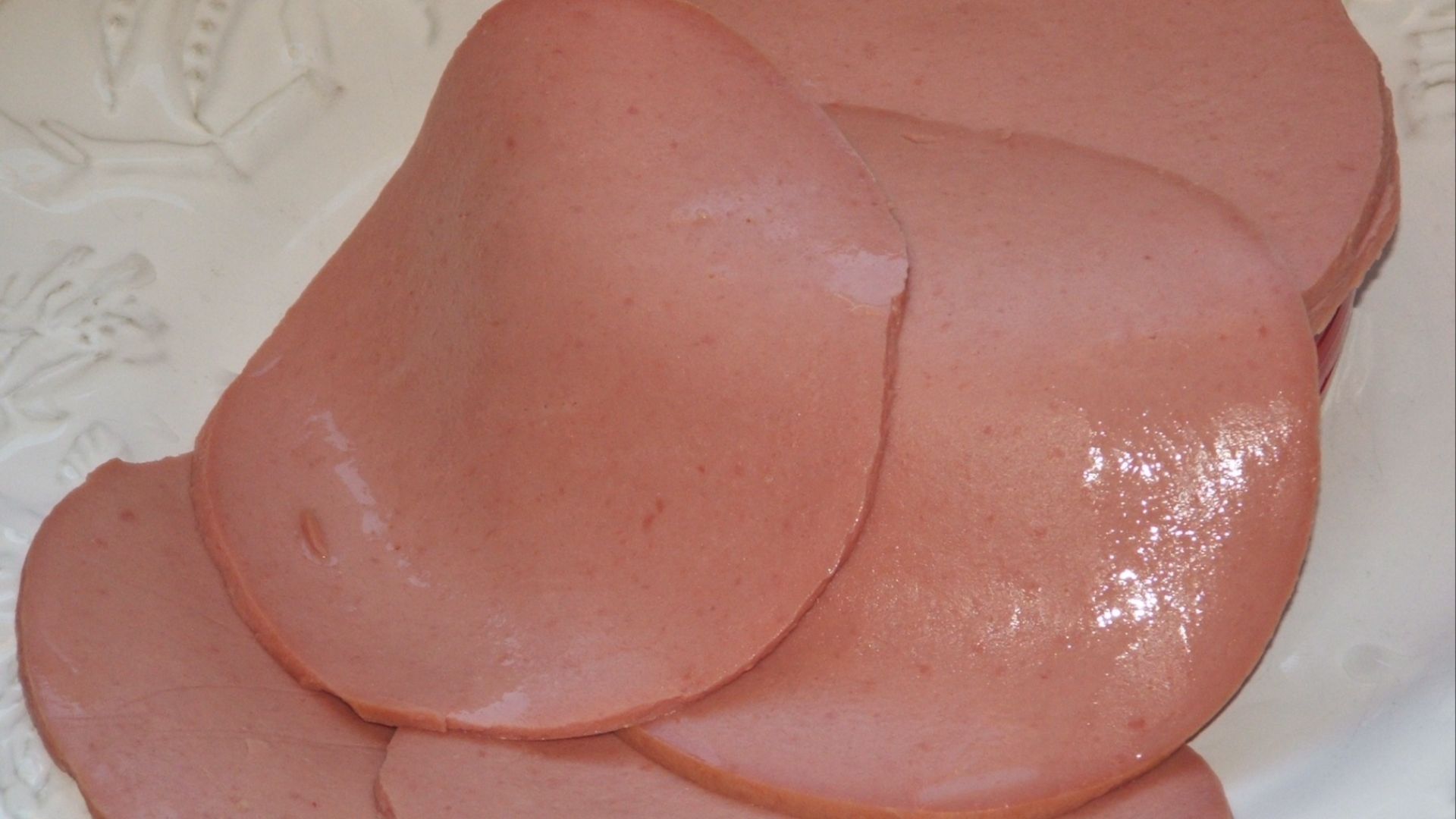 File:Bologna lunch meat style sausage.JPG